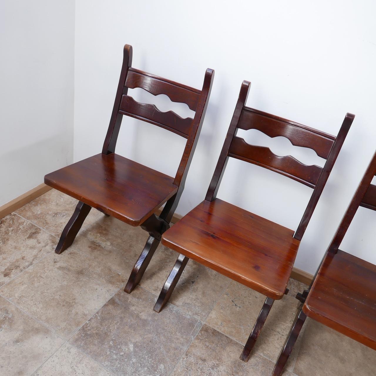 20ième siècle Ensemble brutaliste de six chaises de salle à manger belges '6' en vente