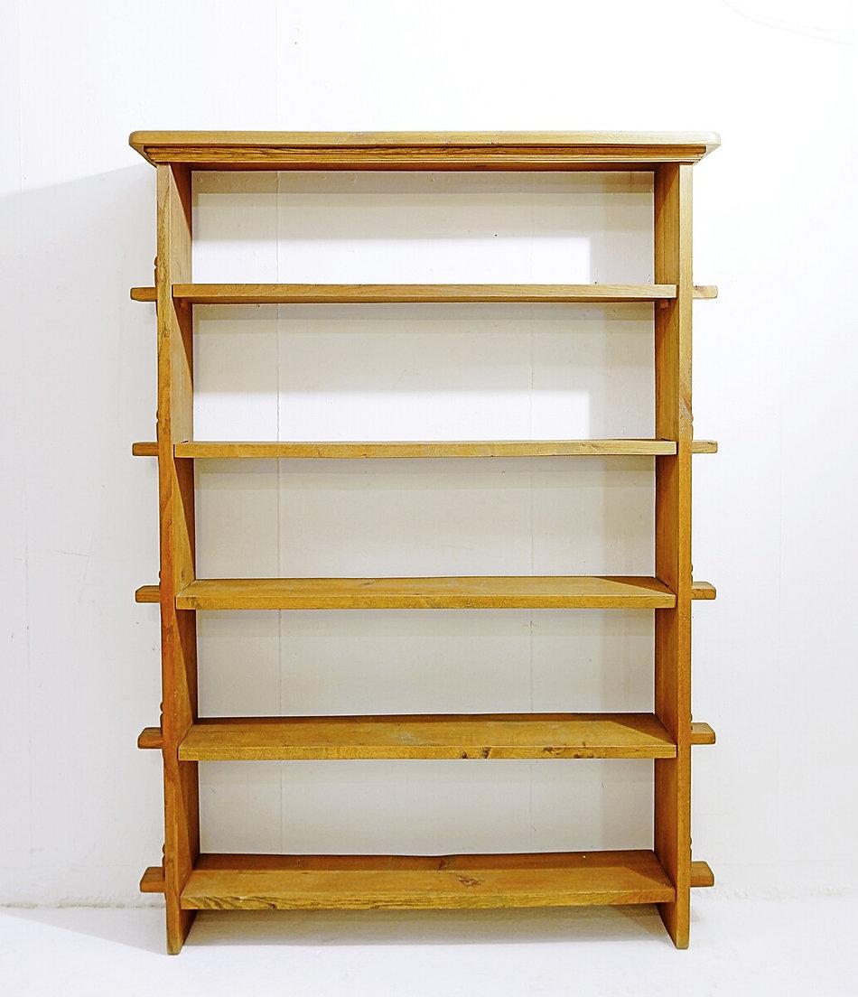 Brutalist shelf in solid wood - 1950s - Guillerme & Chambron style 
Shelf in solid wood
Measures : 126cmx30cm H:178cm
Material : Wood 
