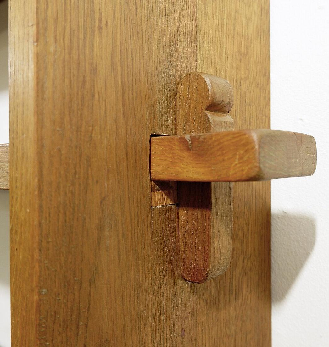 Mid-Century Modern Brutalist shelf in solid wood - 1950s For Sale