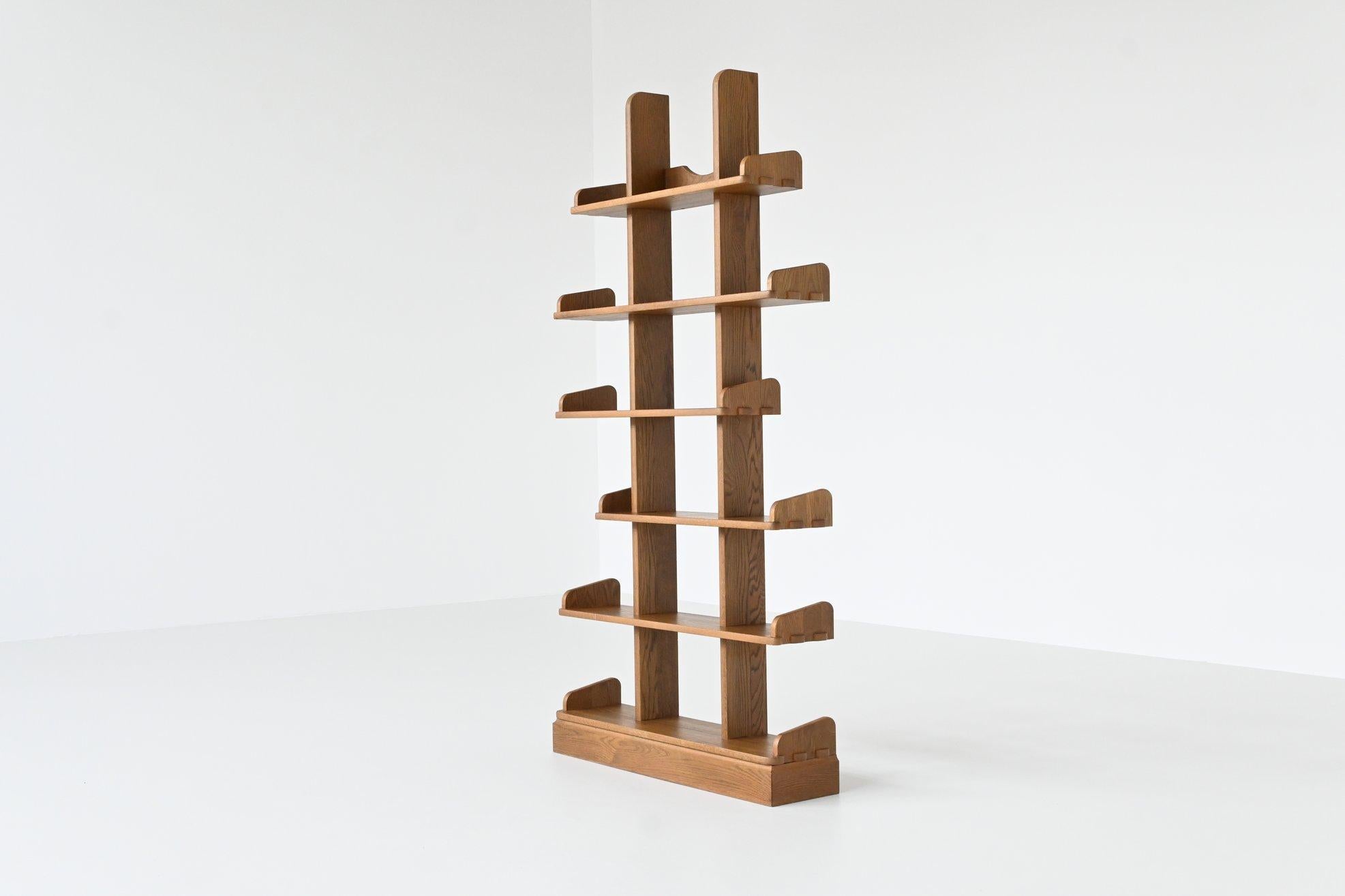 Brutalist shelving unit bookcase in oak Mid Century The Netherlands 1970 In Good Condition In Etten-Leur, NL