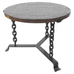 Used Brutalist side table in black welded chain and oak top, travail français 1970