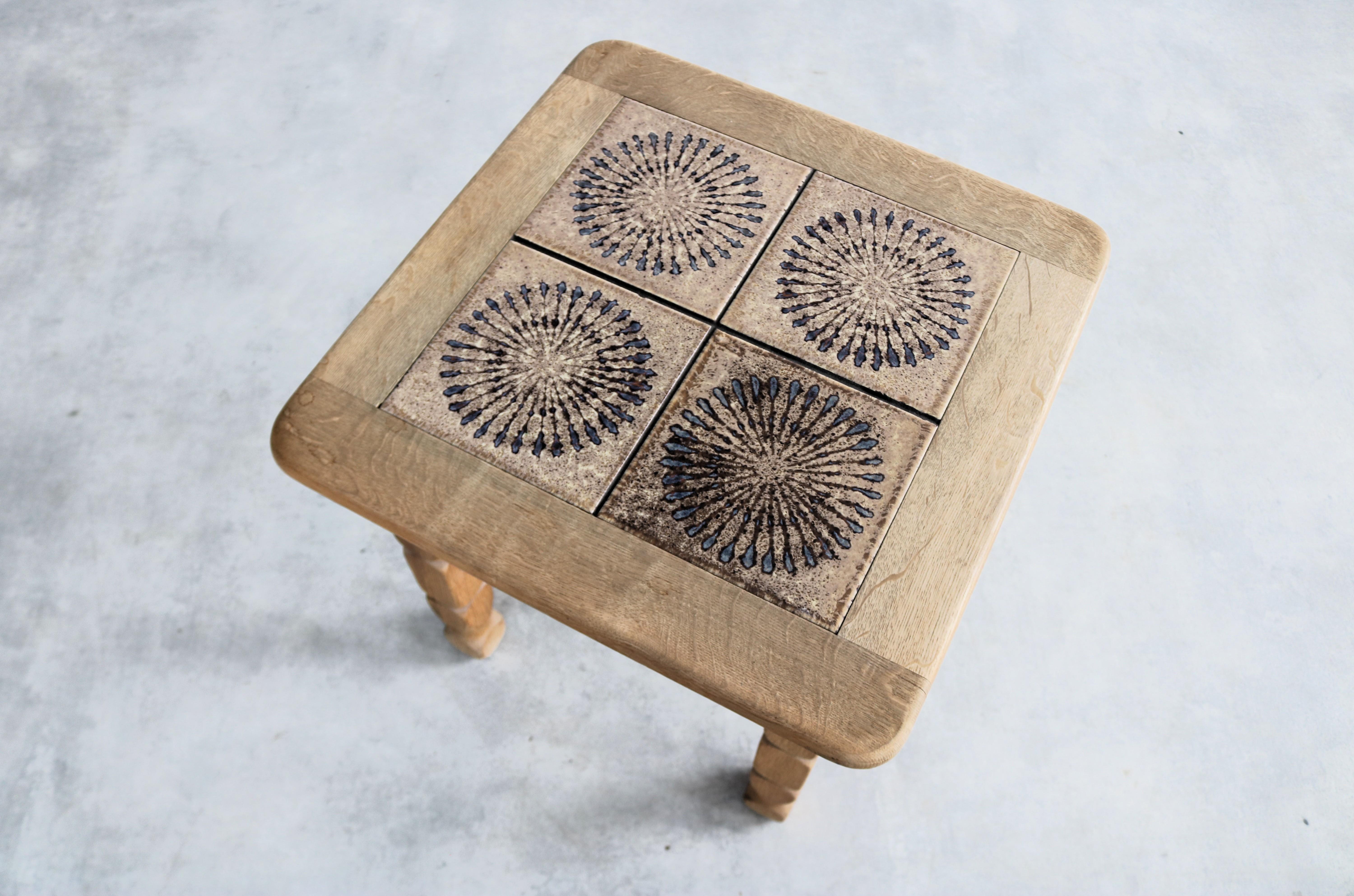 Mesa auxiliar brutalista  mesa pequeña  1960s  Danés mediados del siglo XX en venta