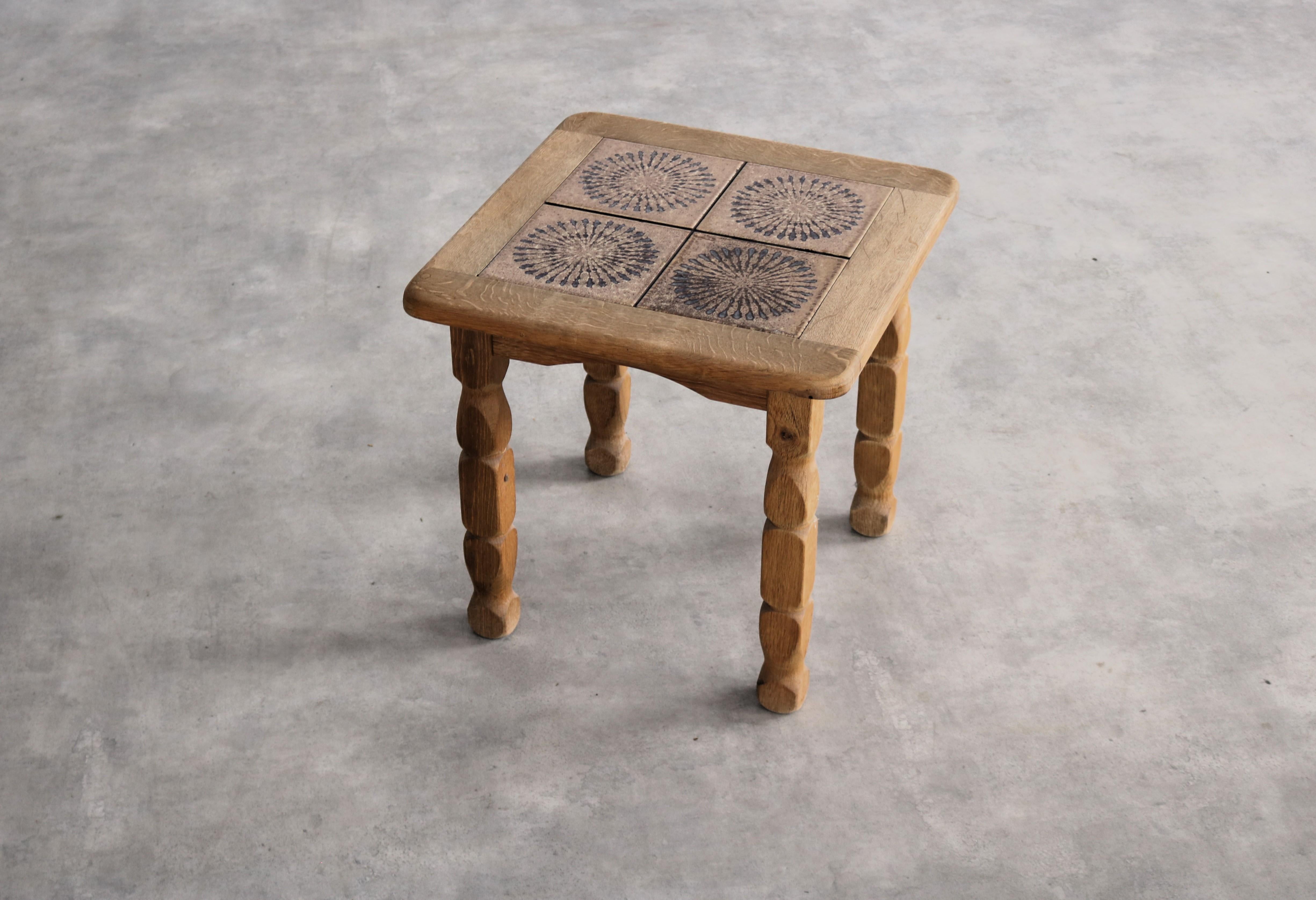 Mesa auxiliar brutalista  mesa pequeña  1960s  Danés en venta 1