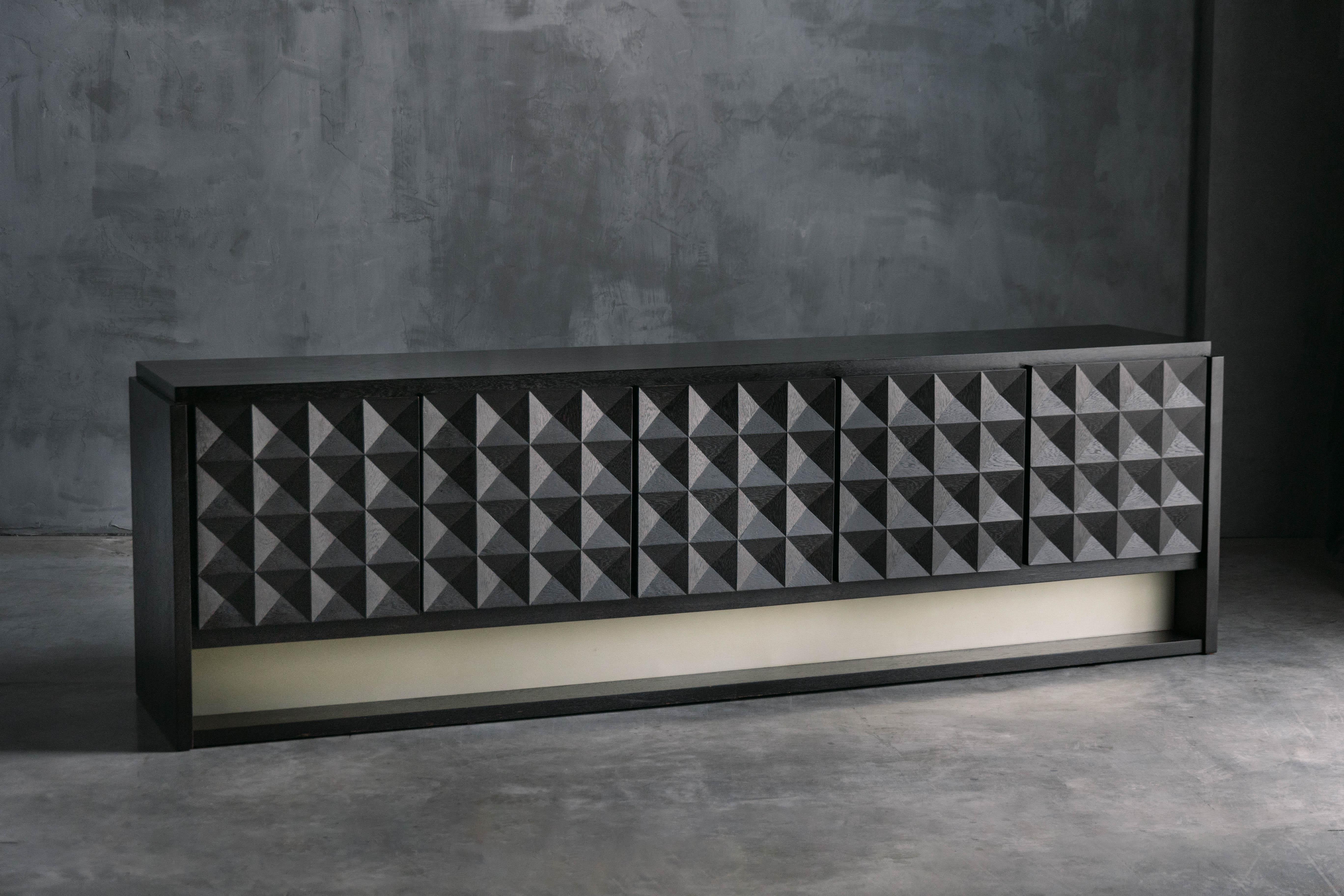 This high-quality brutalist sideboard, crafted by De Coene, is in very good condition and showcases five door panels featuring a beautiful diamond-shaped geometric pattern. Behind the central door are two drawers, while the other doors reveal a