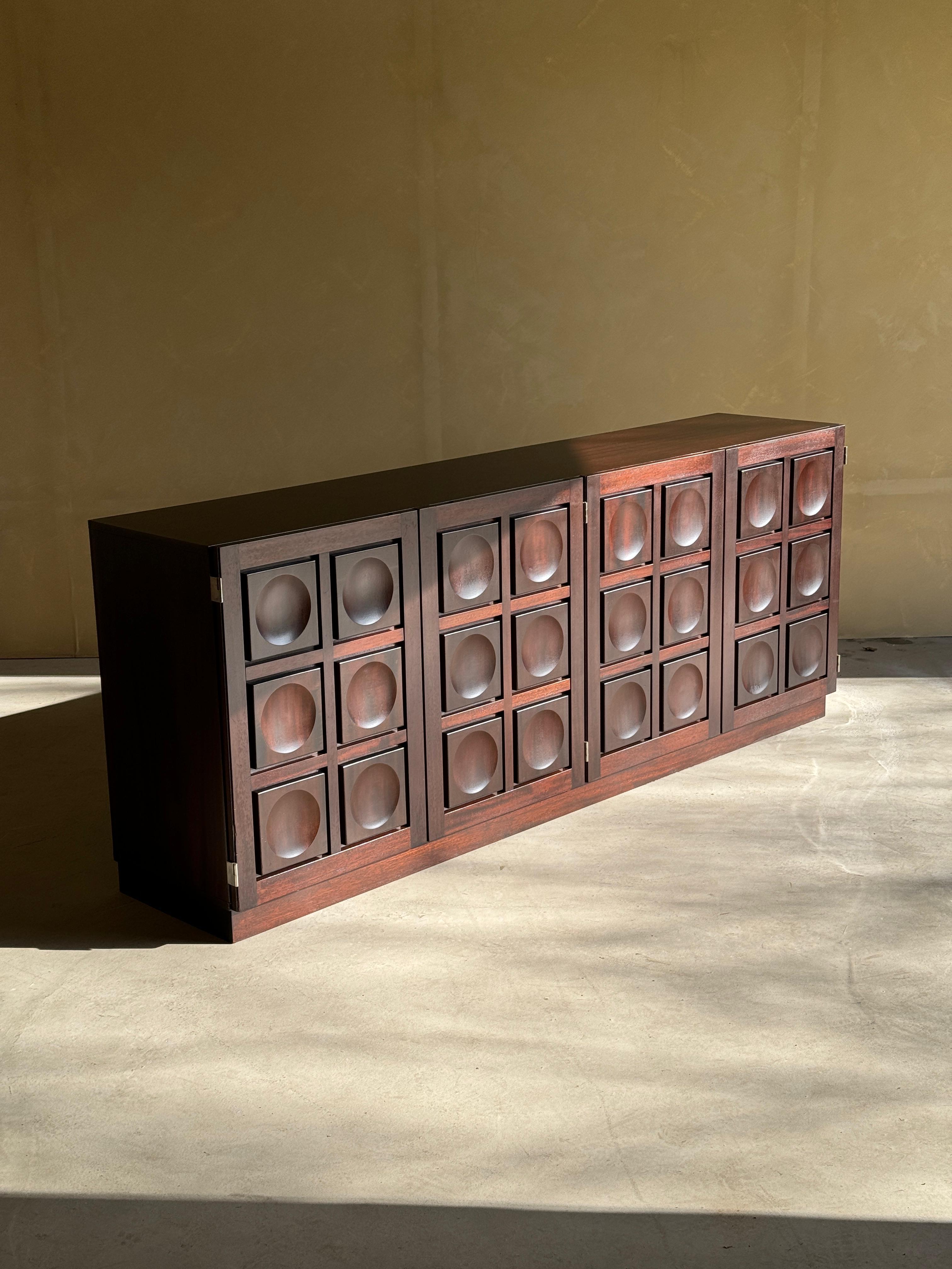 Brutalist Sideboard in Burgundy Stained Oak In Excellent Condition For Sale In Sint-Niklaas, VOV