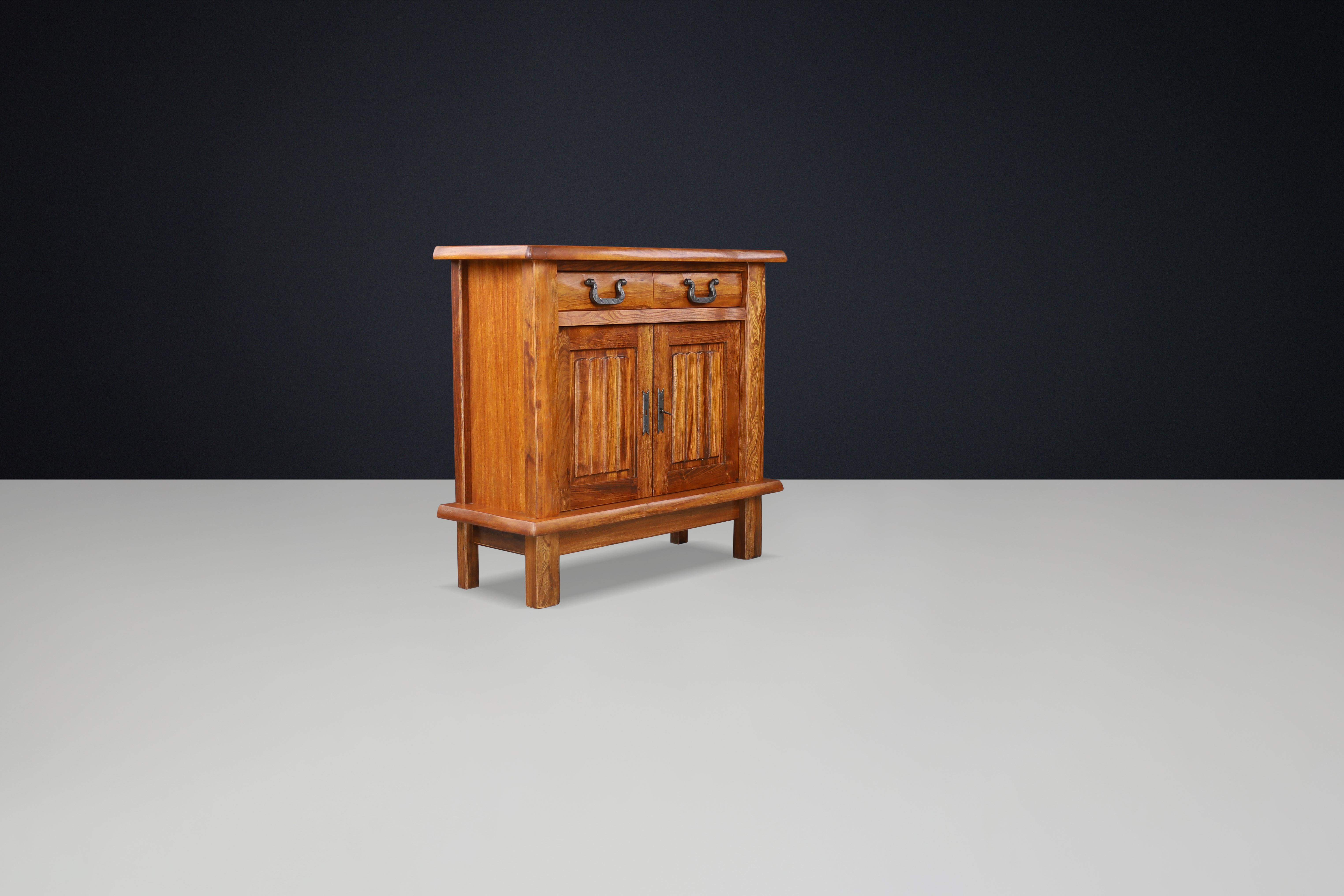 Brutalist Sideboard in Elm by Olavi Hänninen for Mikko Nupponen, Finland, 1958 In Good Condition For Sale In Almelo, NL