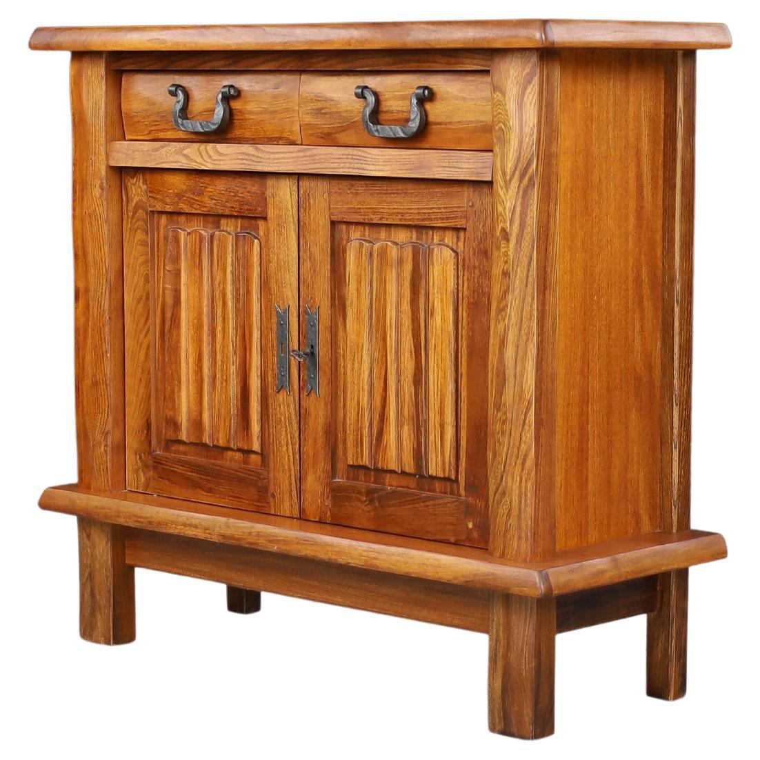 Credenza brutalista in olmo di Olavi Hänninen per Mikko Nupponen, Finlandia, 1958