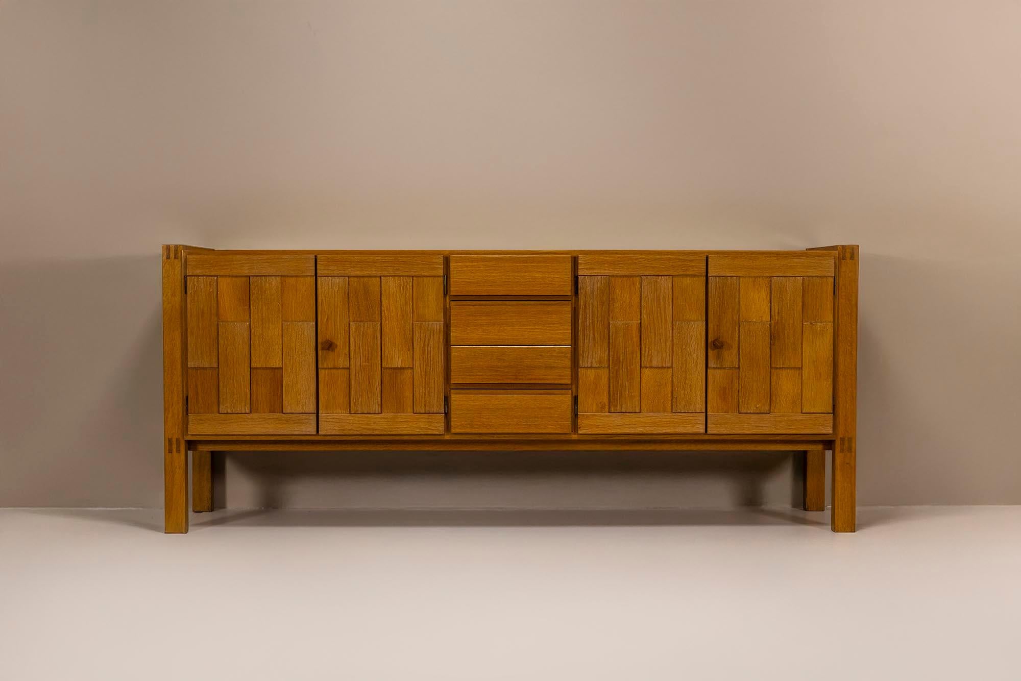 Credenza brutalista in Oak, anni '80 In condizioni buone in vendita a Hellouw, NL