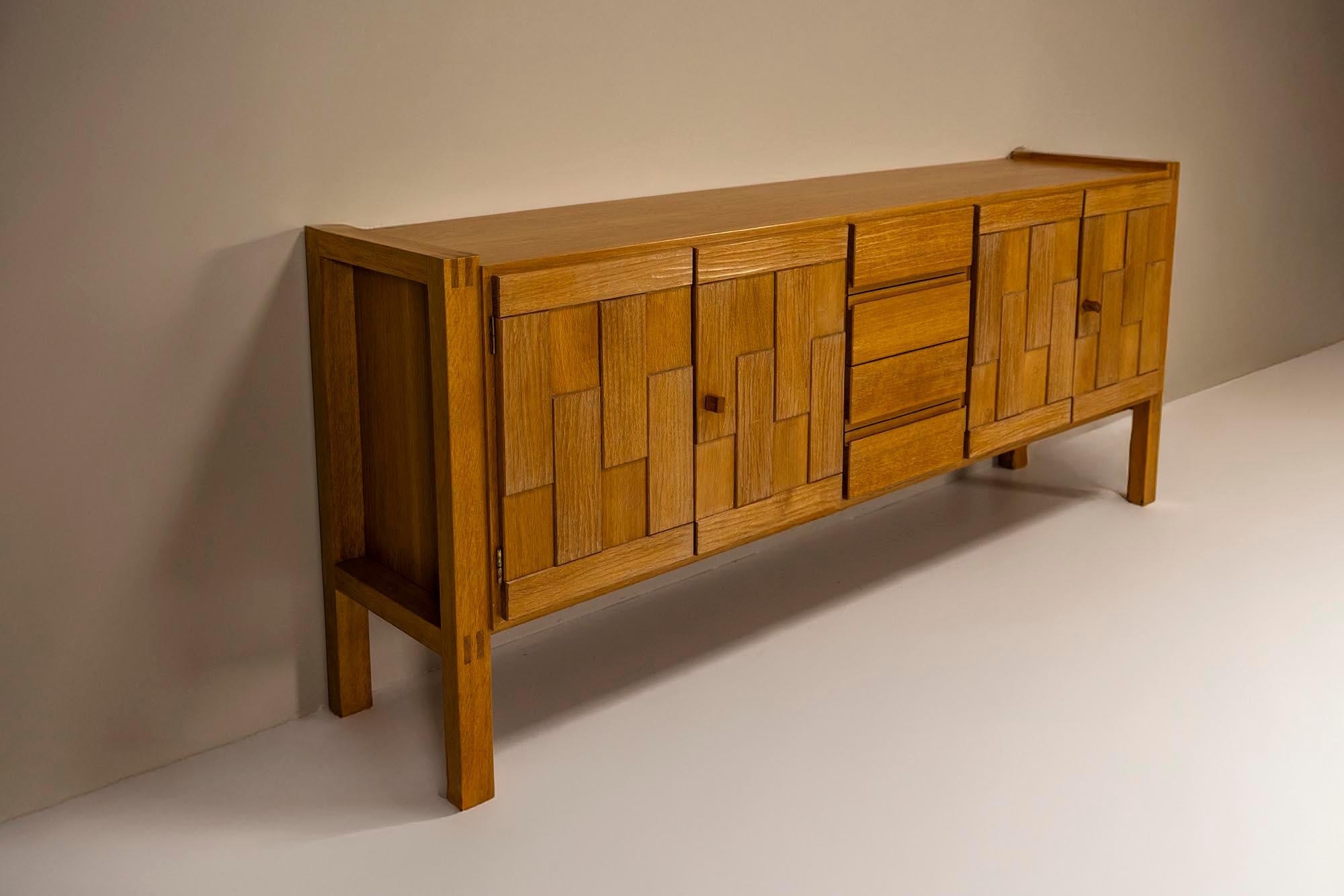 Quercia Credenza brutalista in Oak, anni '80 in vendita