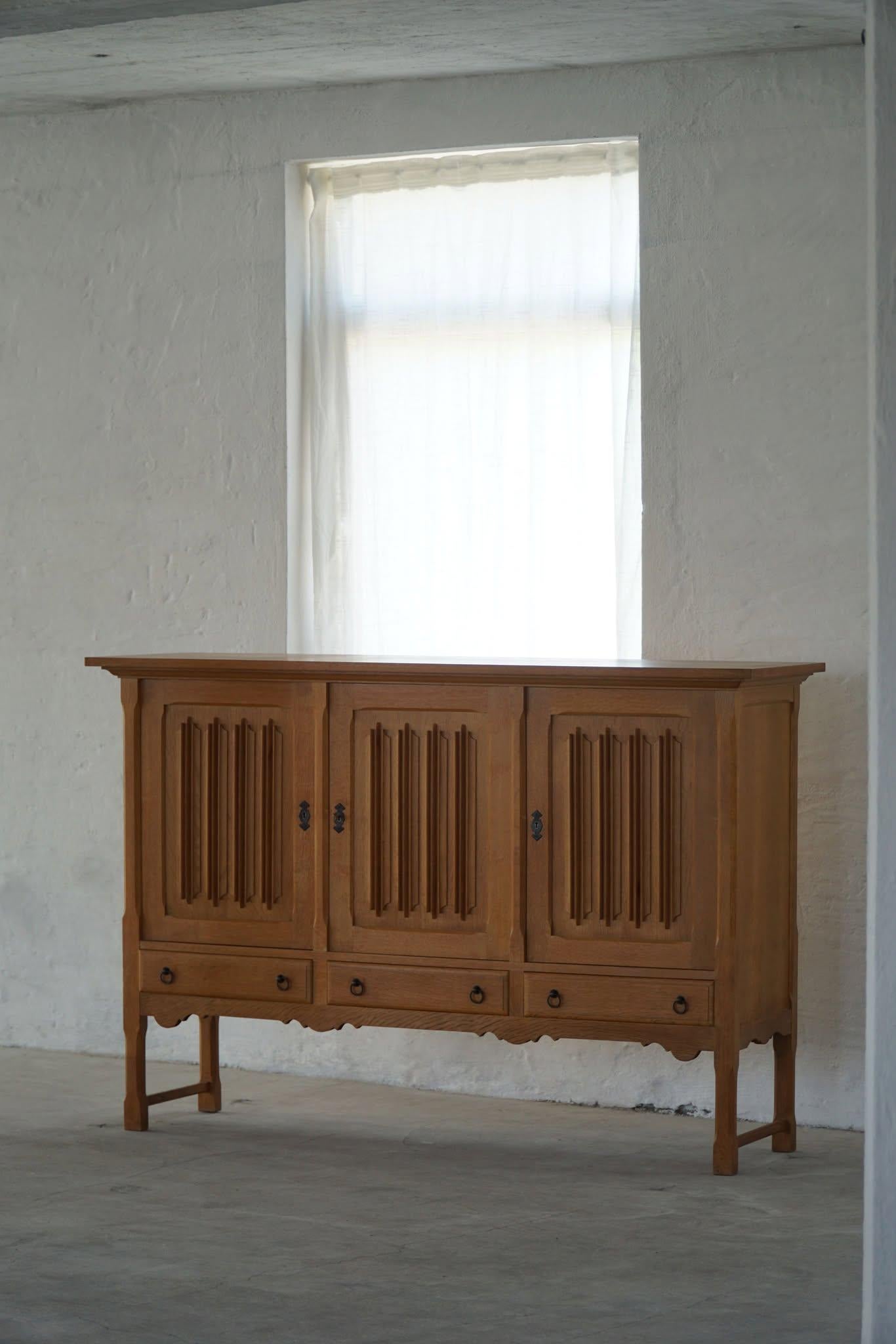 Brutalist Sideboard in Oak, Danish Mid Century Modern, Kjærnulf Style, 1960s For Sale 10