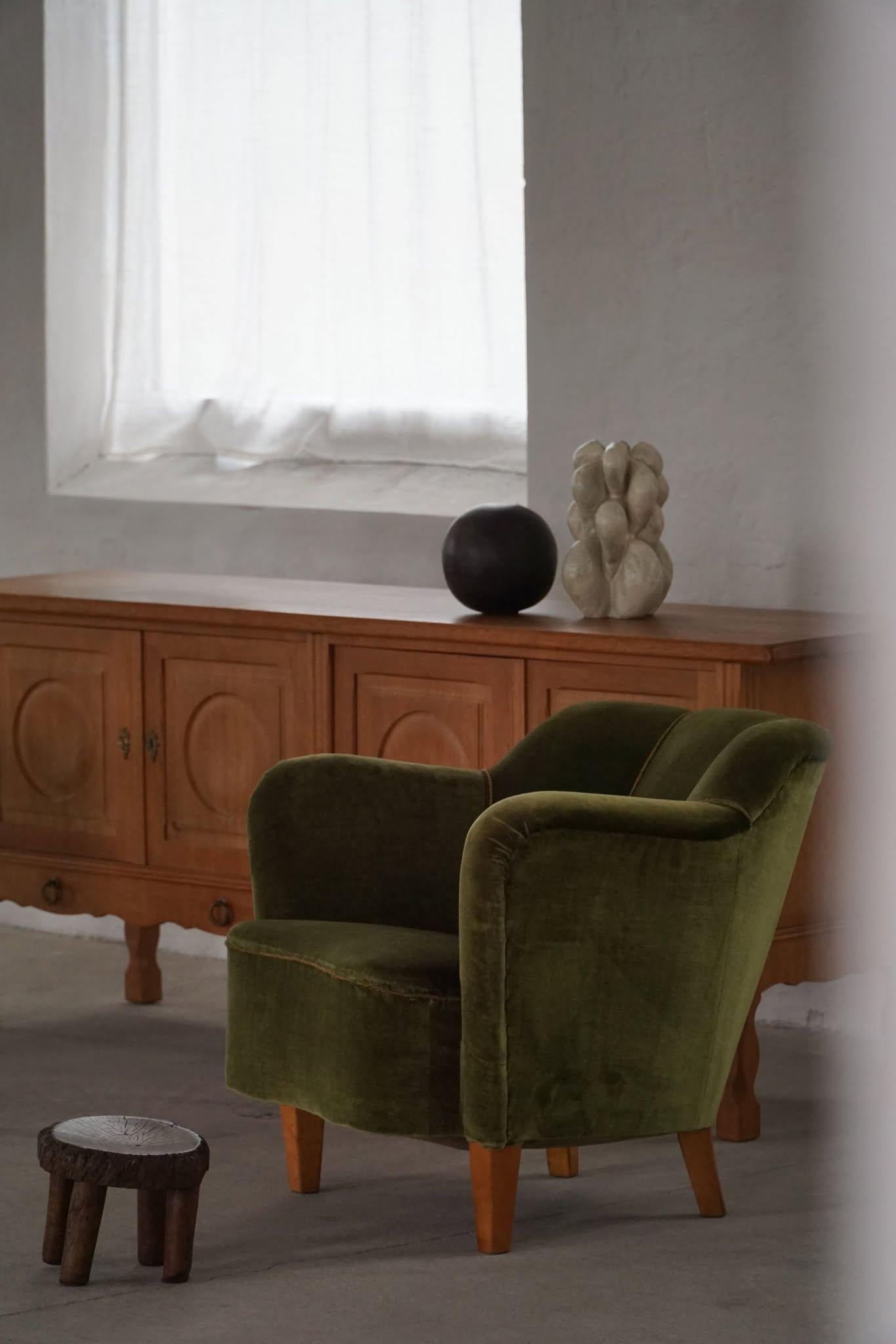 Brutalist Sideboard in Oak, Mid Century, Made by a Danish Cabinetmaker, 1960s For Sale 4