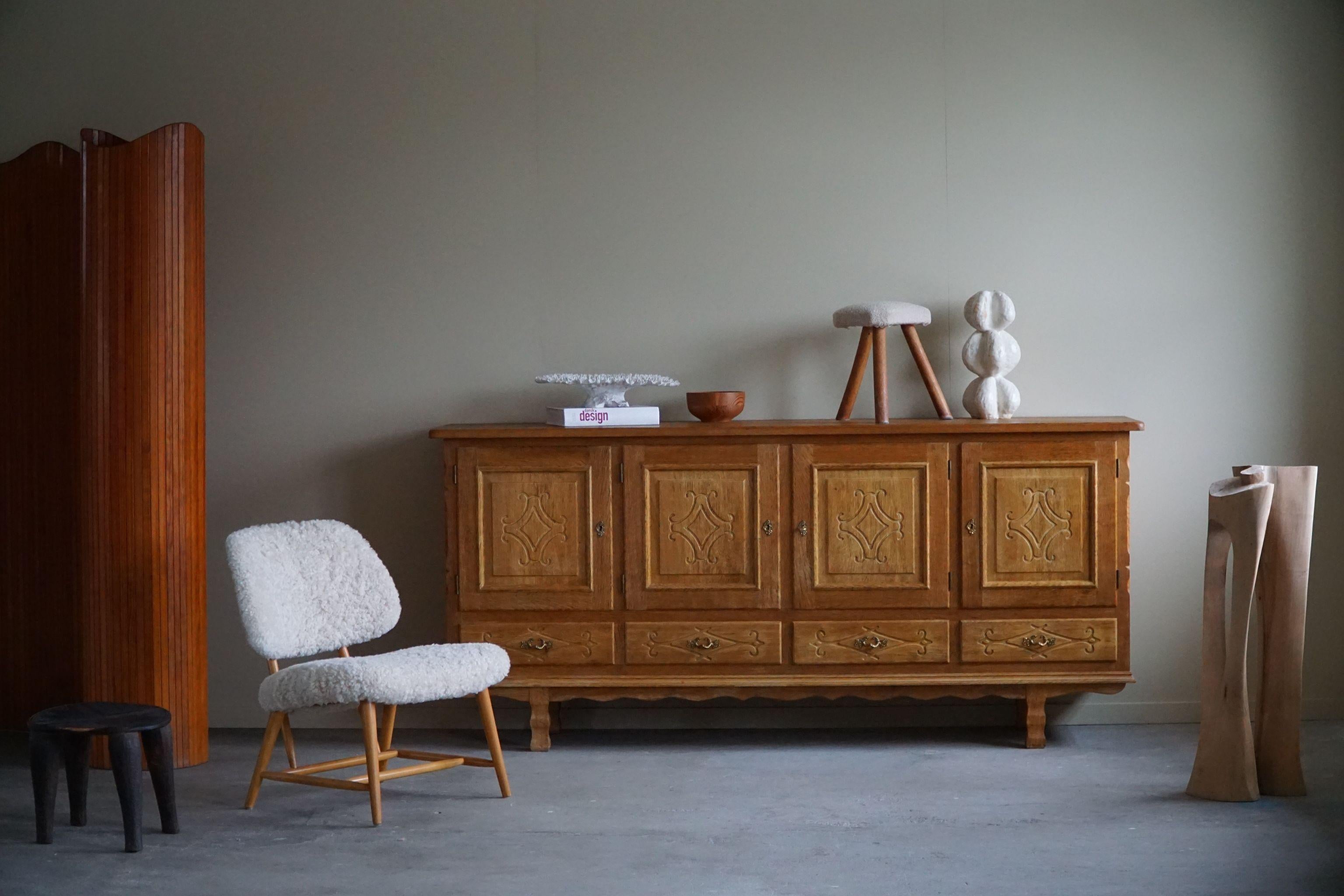 A classic modern sideboard in solid oak and with brass fittings. Made at Stilmøbler Møbelfabrik in Denmark, ca 1960s.

This vintage piece is in a great condition and will fit into many interior styles. A modern, Scandinavian, classic or an Art