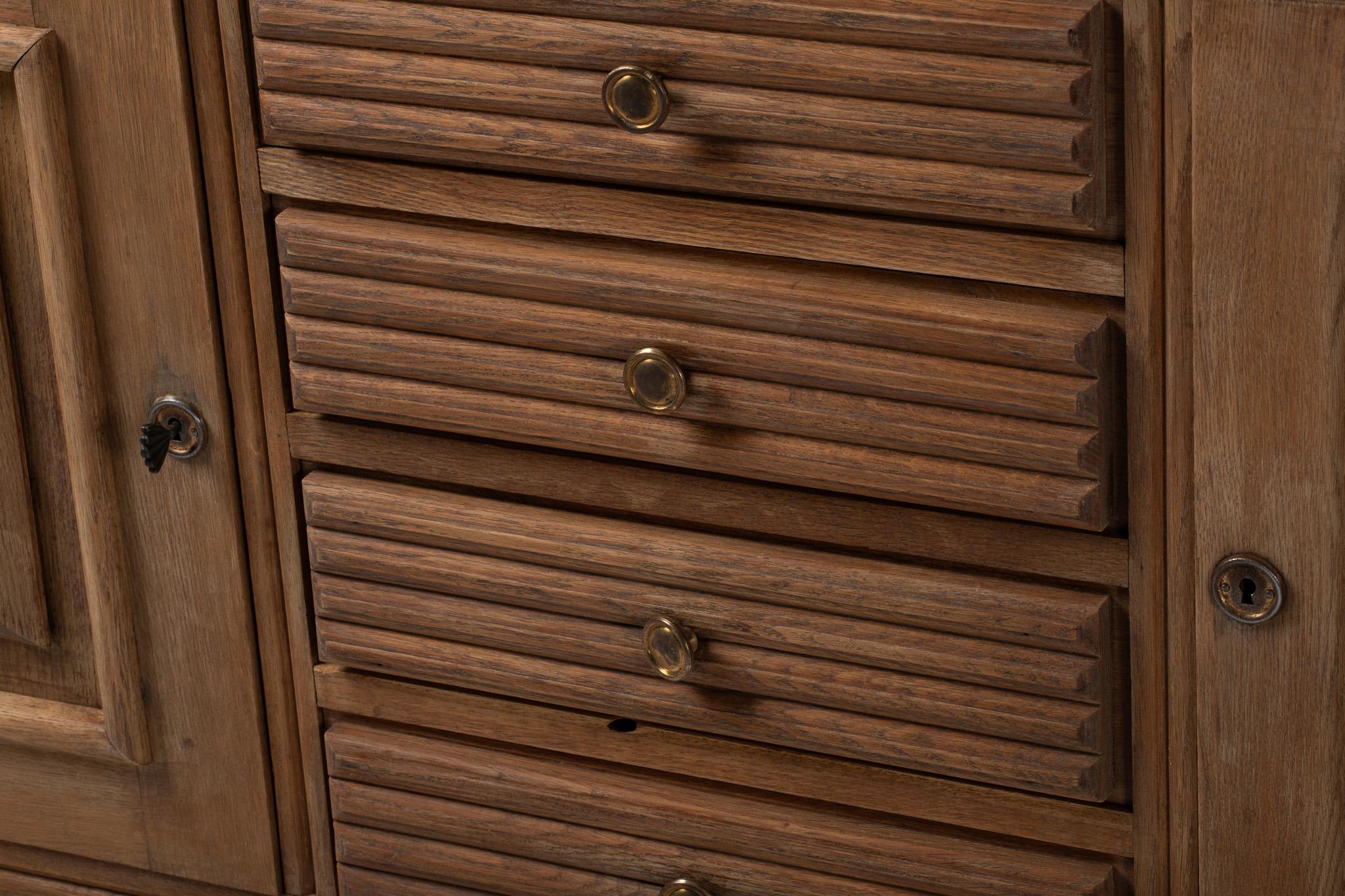 Brutalist Sideboard Oak, France, 1950s In Good Condition For Sale In Kaštel Sućurac, Splitsko-dalmatinska županija