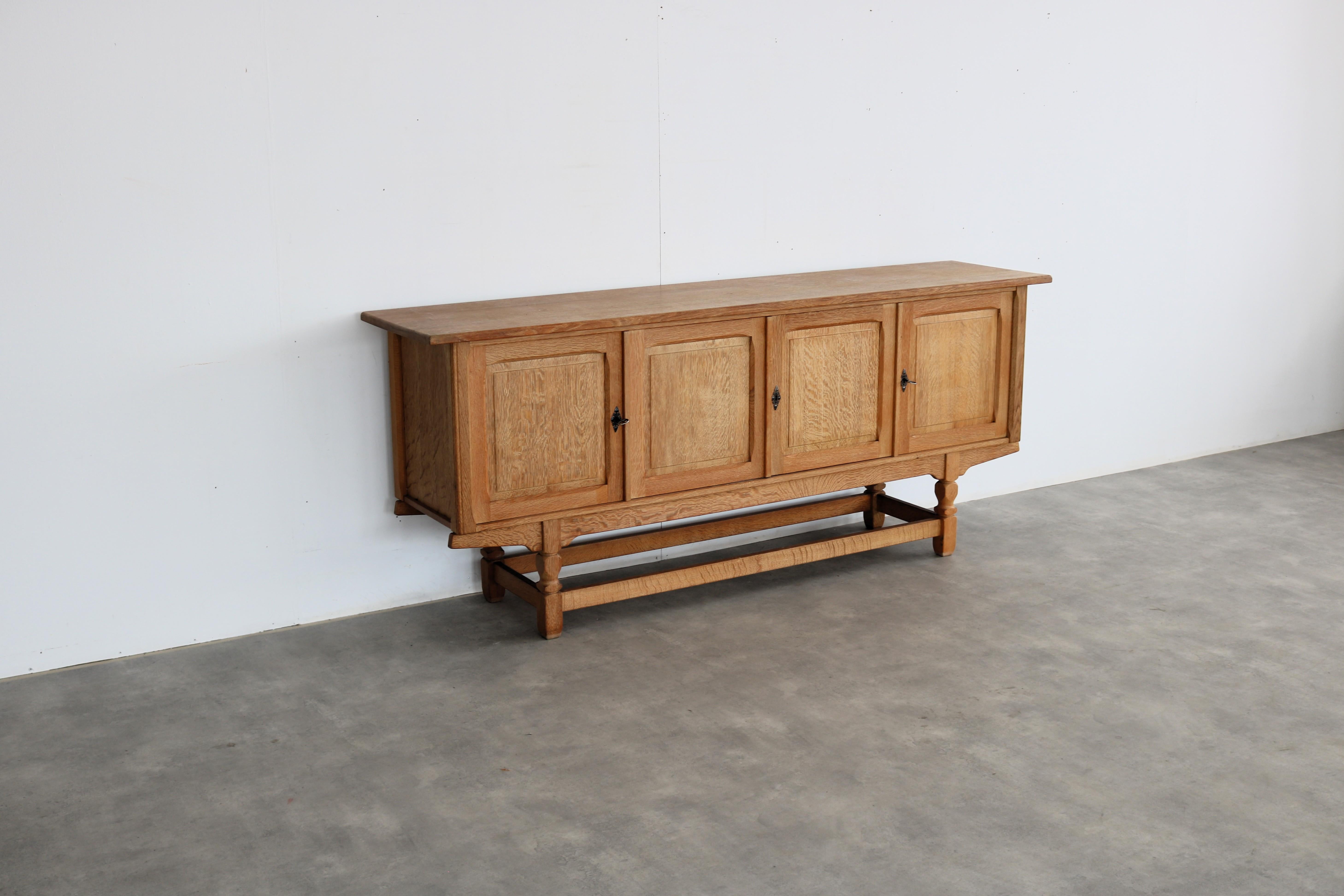 brutalistisches Sideboard  Eiche  Anrichte  60s  Dänisch (Mitte des 20. Jahrhunderts) im Angebot