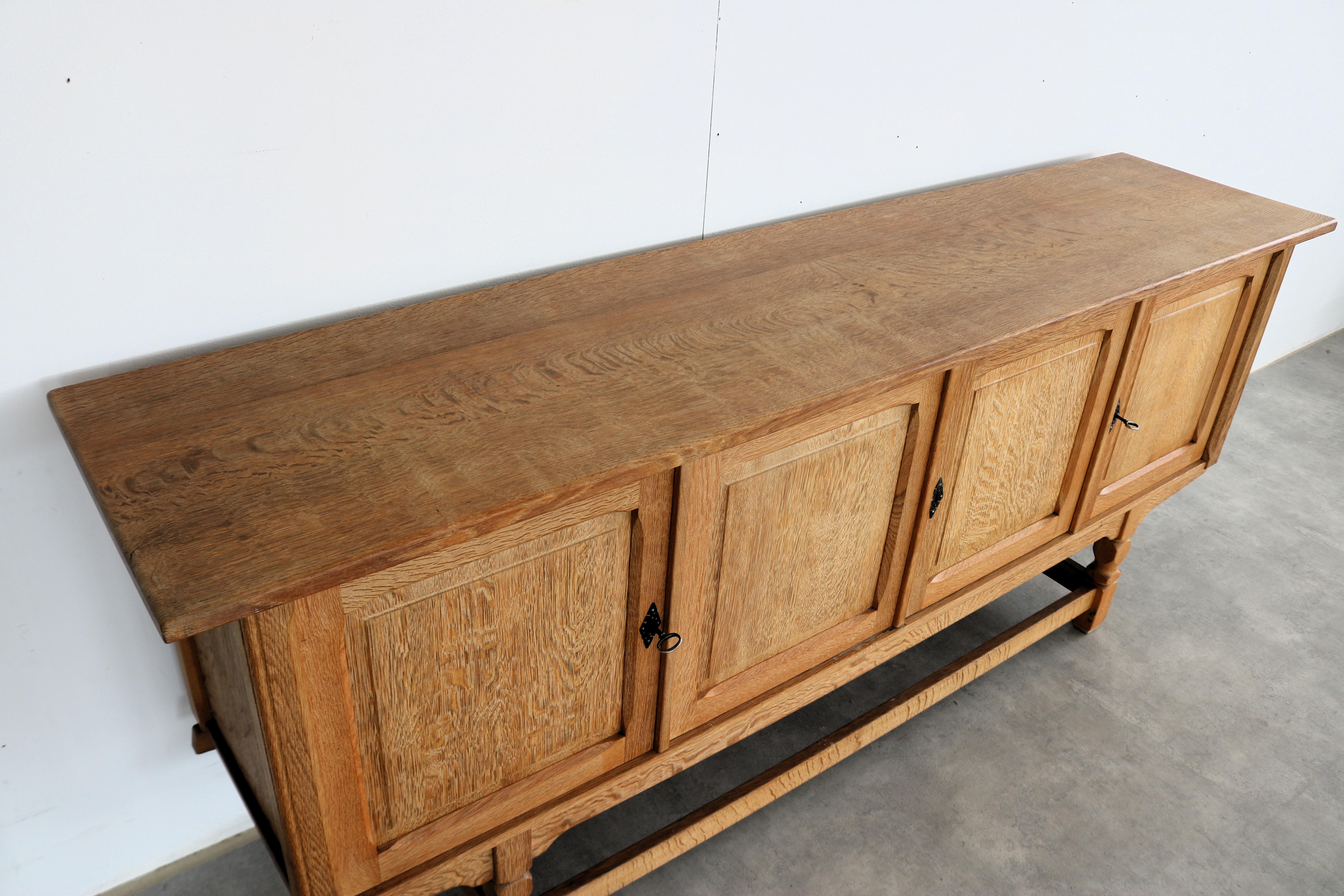brutalistisches Sideboard  Eiche  Anrichte  60s  Dänisch im Angebot 1