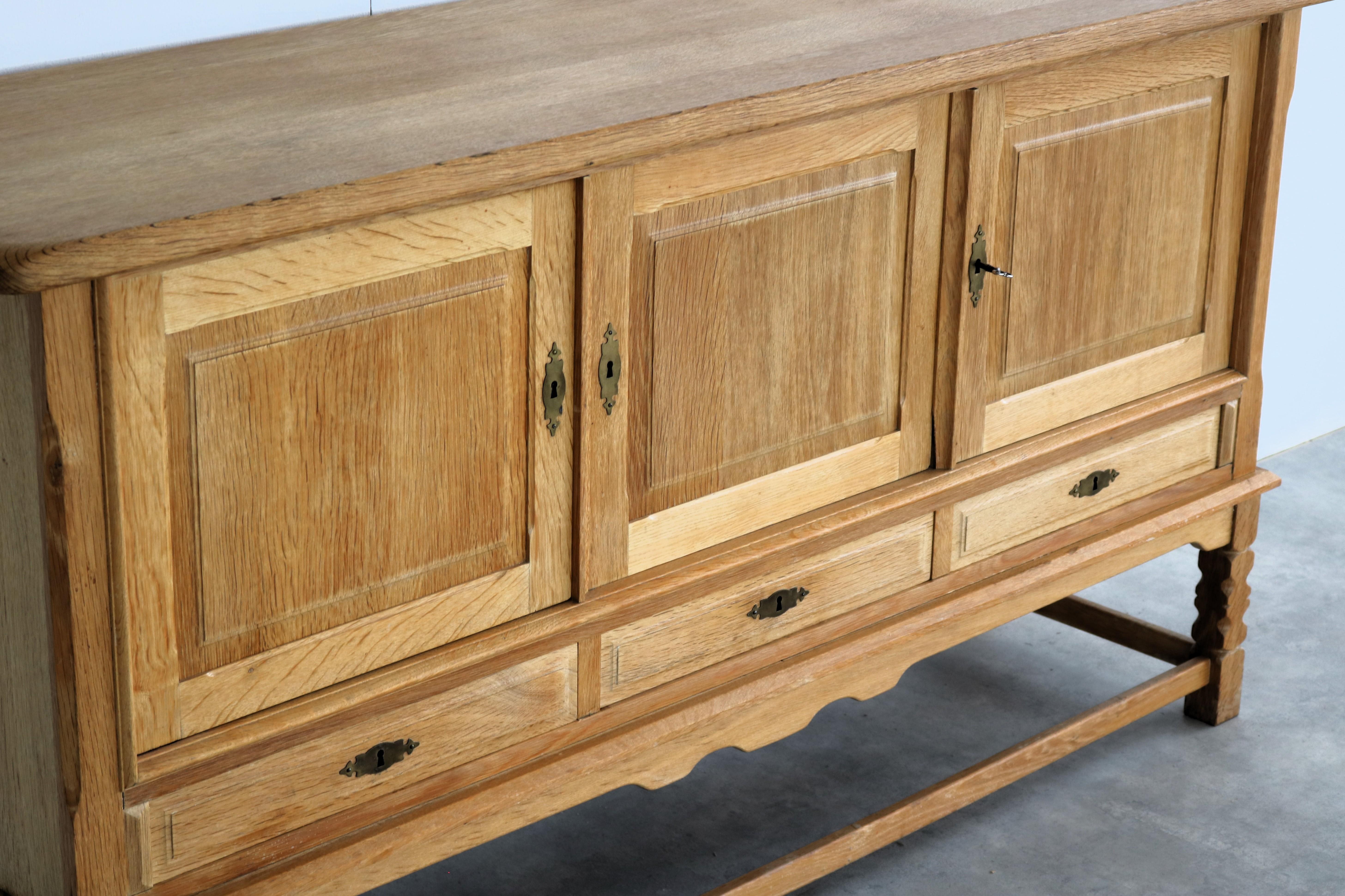 brutalistisches Sideboard  Eiche  Anrichte  60s  Dänisch im Angebot 1