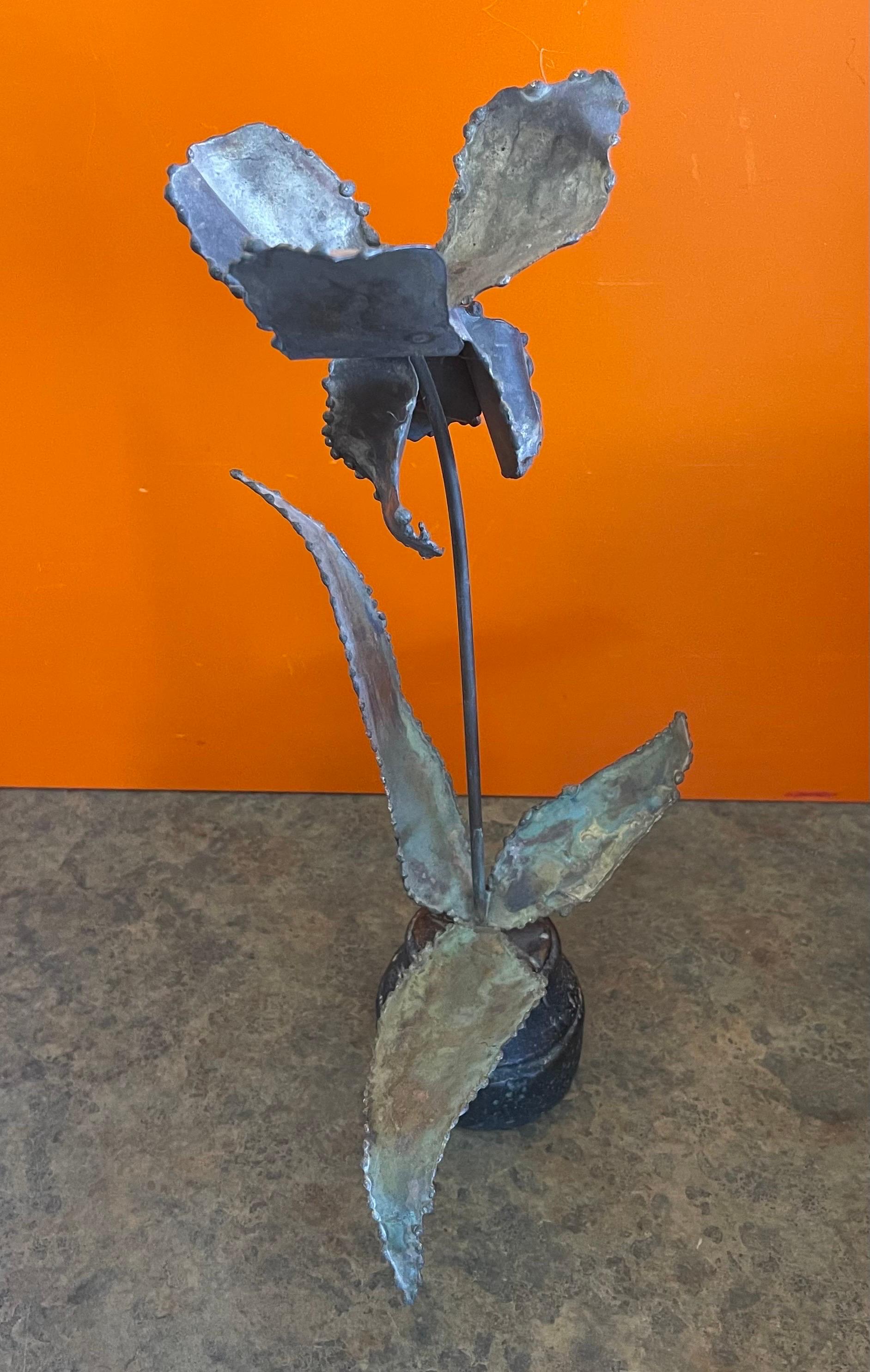 Sculpture en métal brut signée Brutalist Torch Cut Flower Sculpture  en vente 1