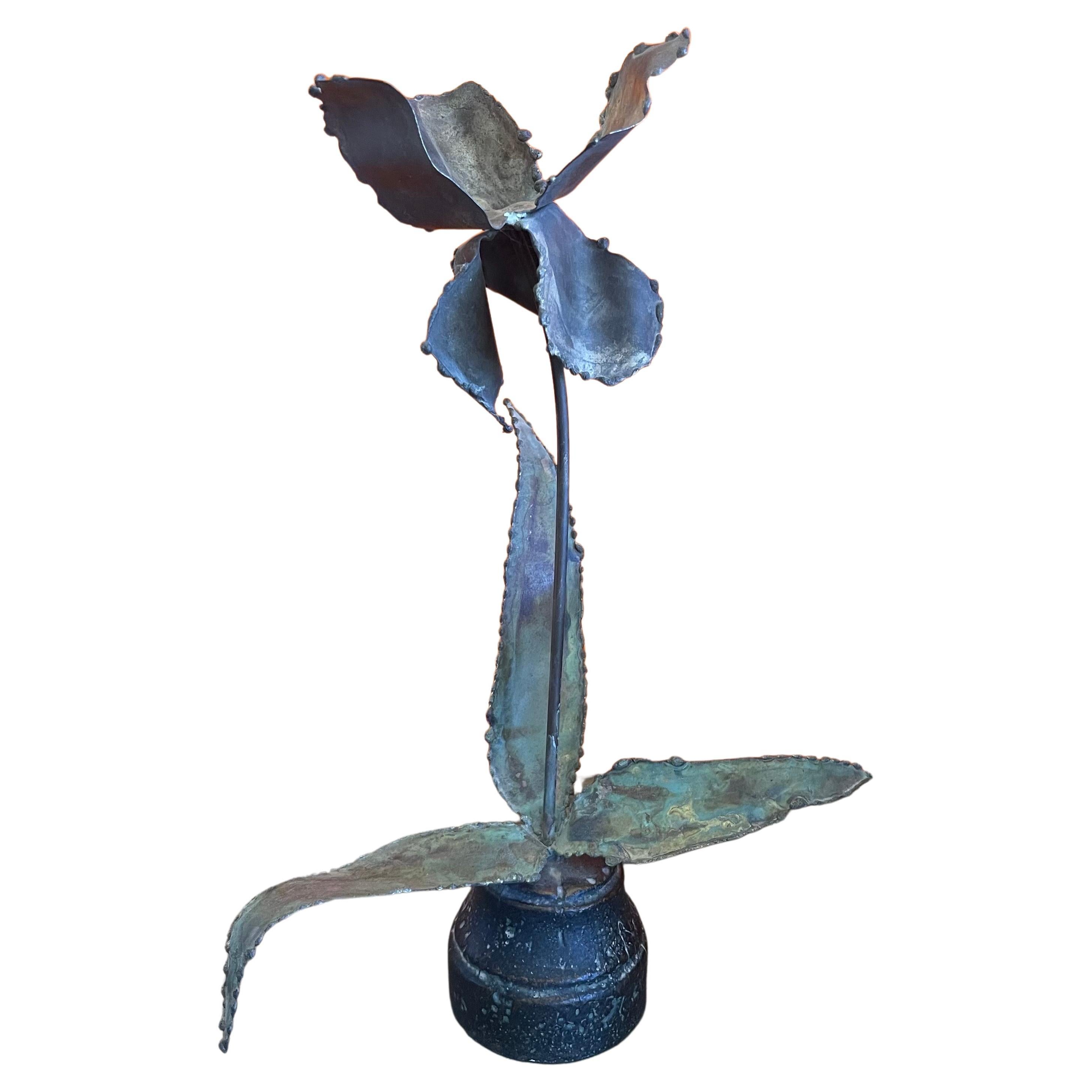 Sculpture en métal brut signée Brutalist Torch Cut Flower Sculpture  en vente