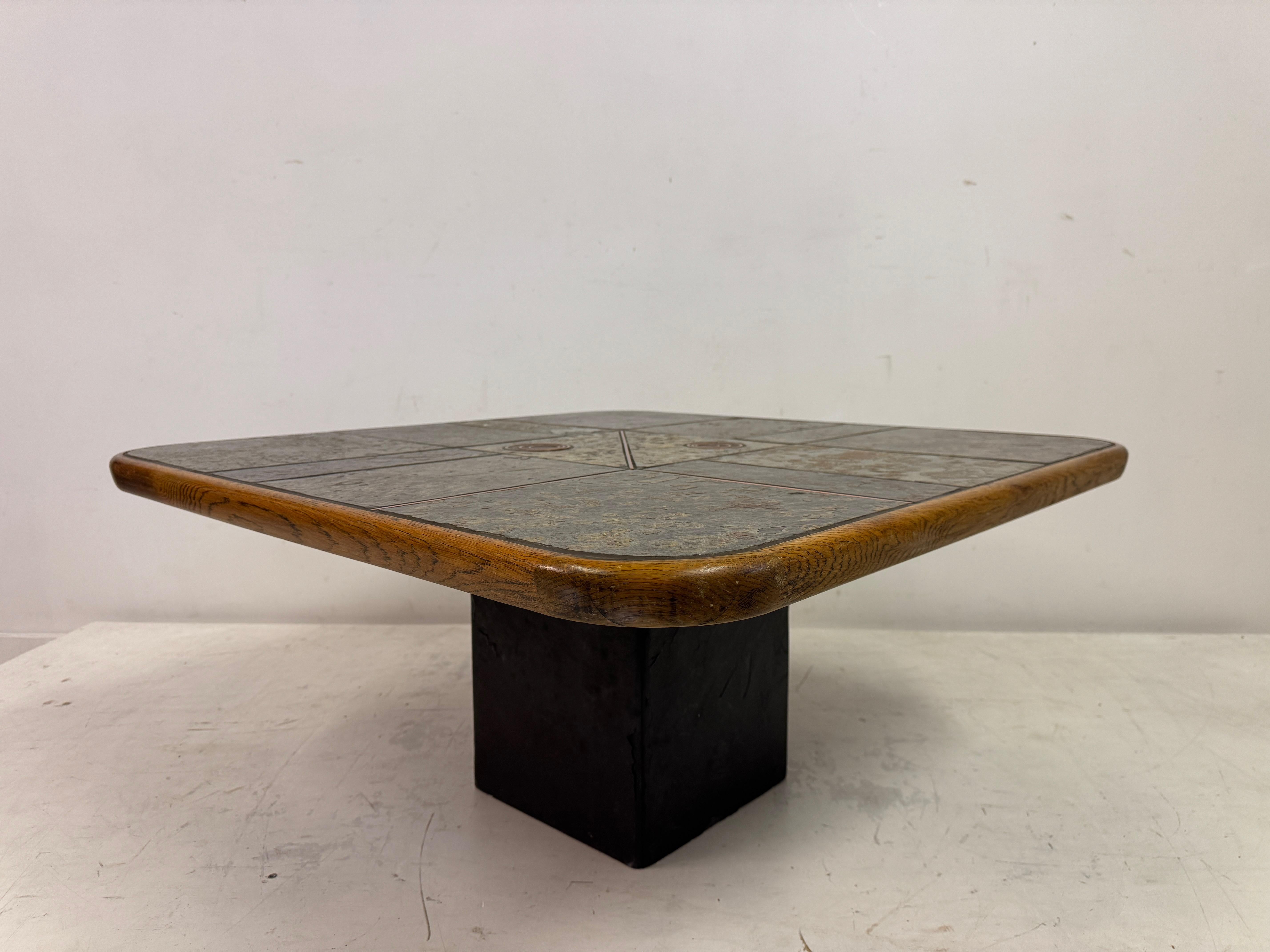 Table basse brutaliste en ardoise et pierre avec incrustation de cuivre style Kingma en vente 4