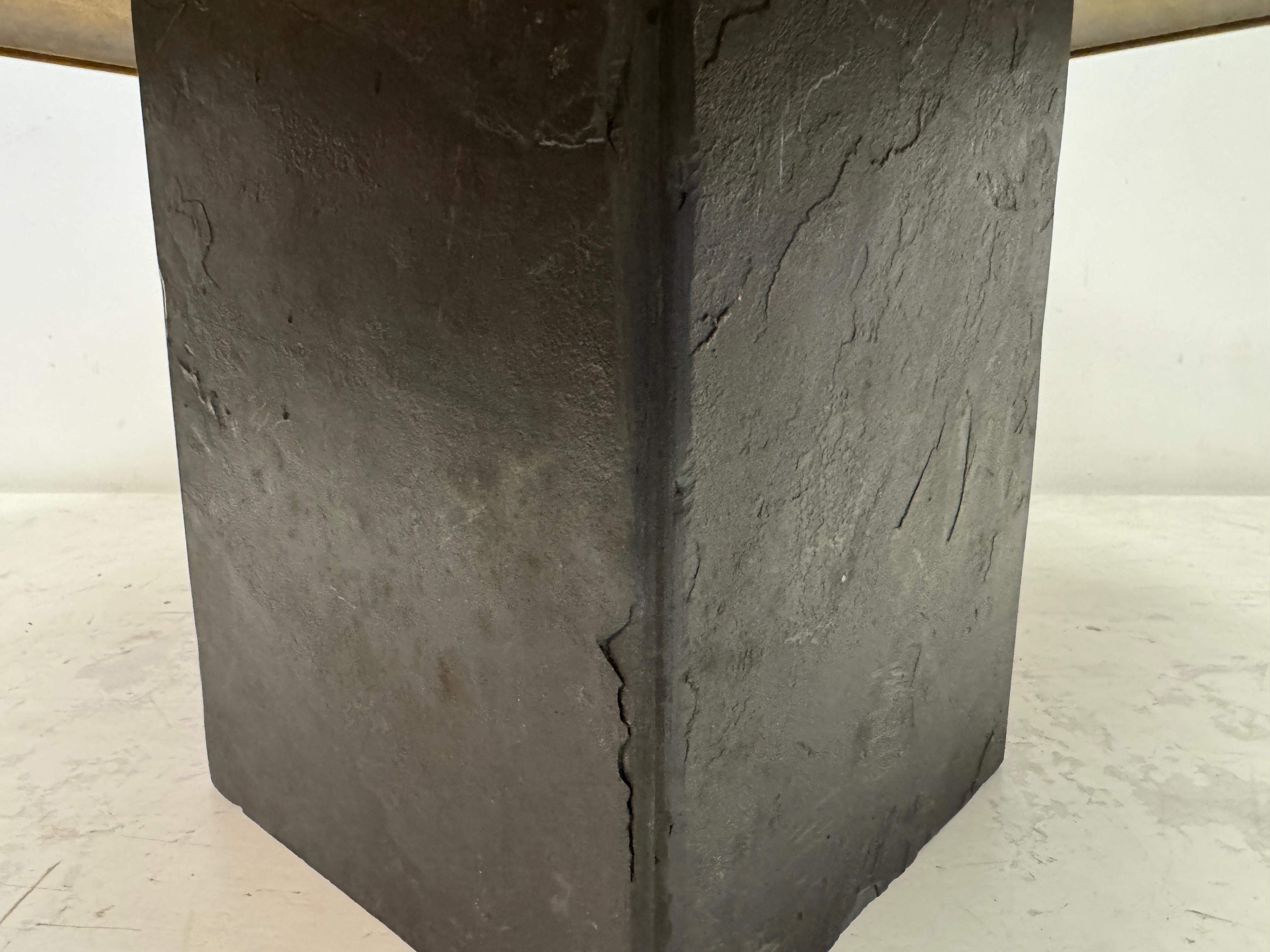 Table basse brutaliste en ardoise et pierre avec incrustation de cuivre style Kingma en vente 6