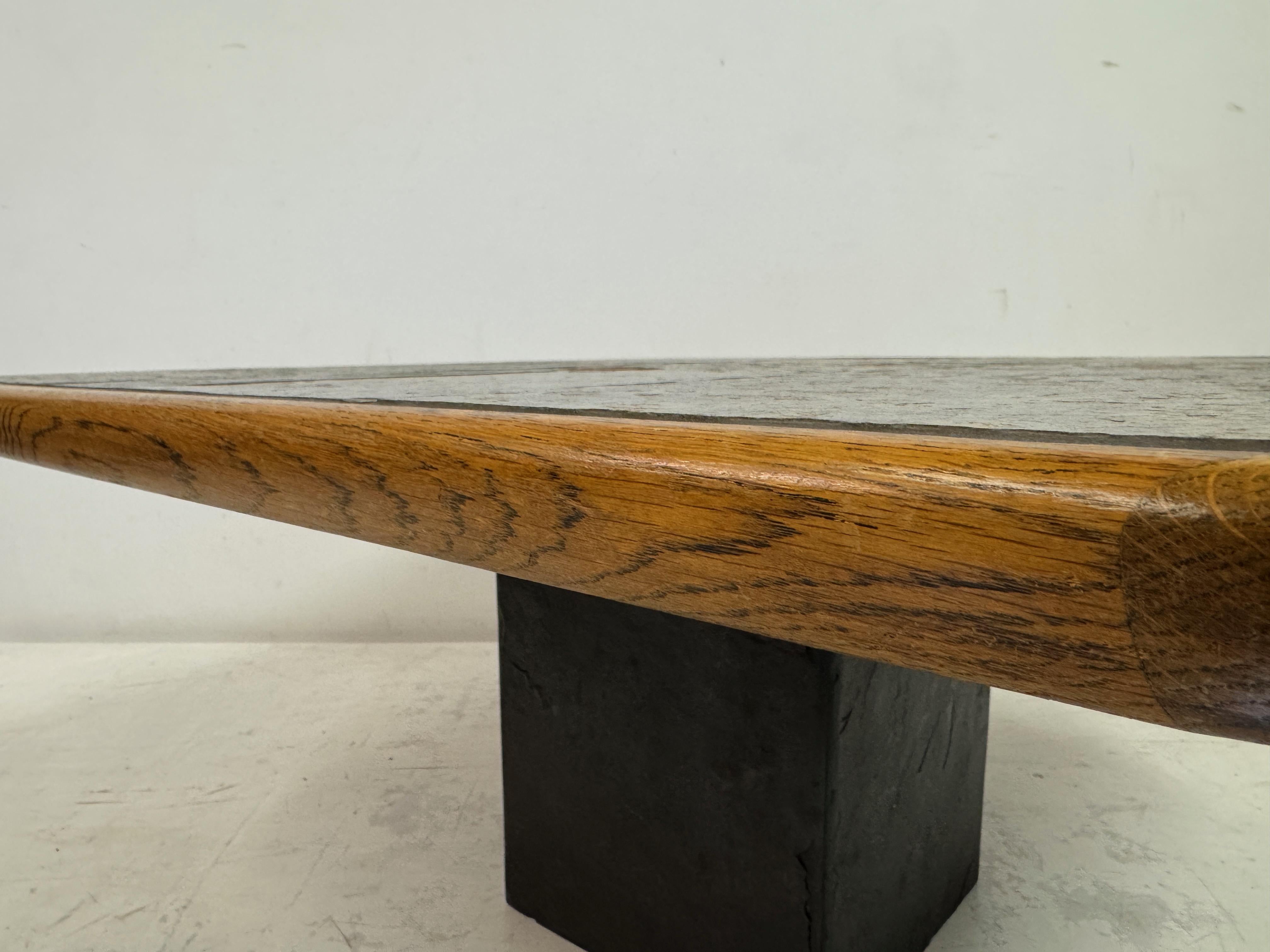Table basse brutaliste en ardoise et pierre avec incrustation de cuivre style Kingma en vente 7