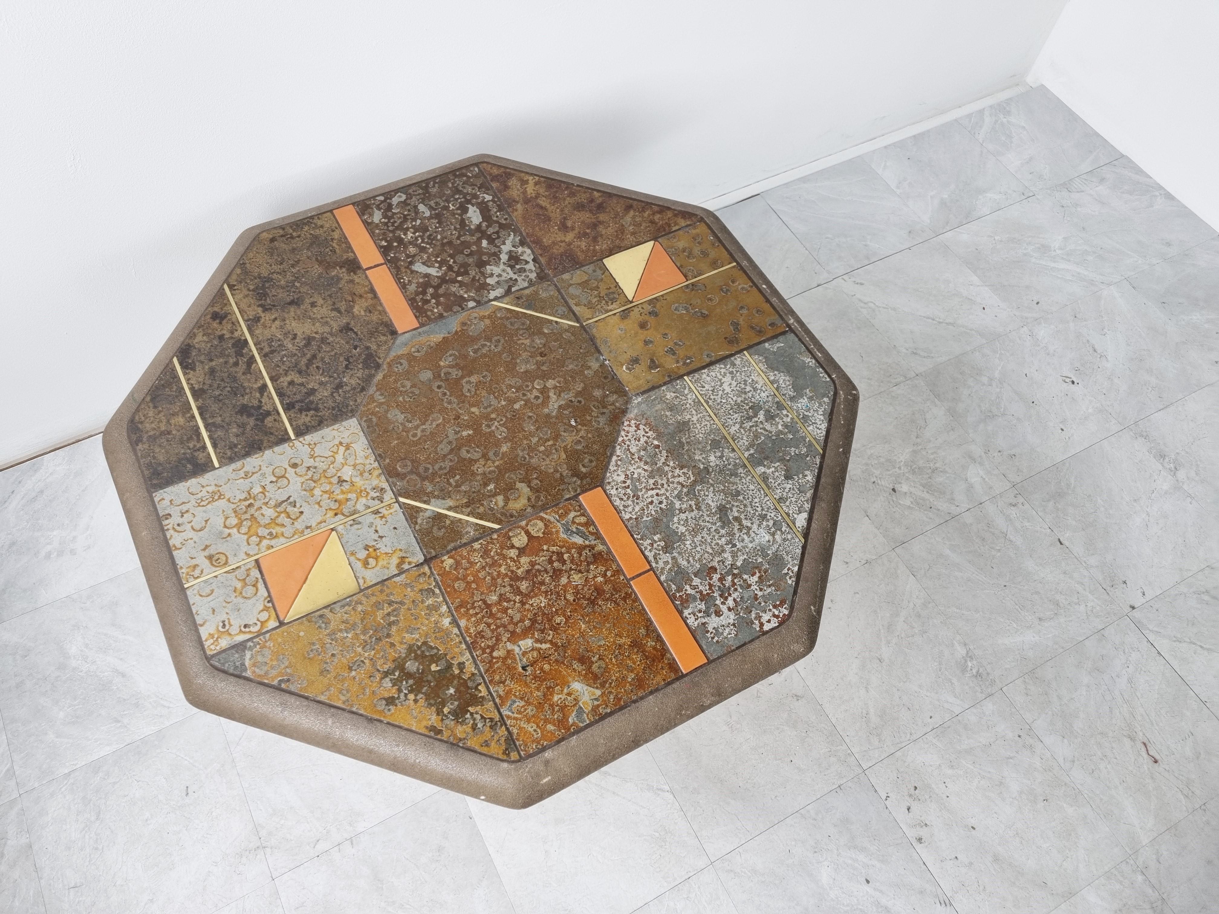 Brutalist slate and natural stone top coffee table with inlaid brass

The use of different materials and stone types creates a beautiful colour scheme.

Good condition.

1970s - Germany

Measures: Height: 47cm/18.50