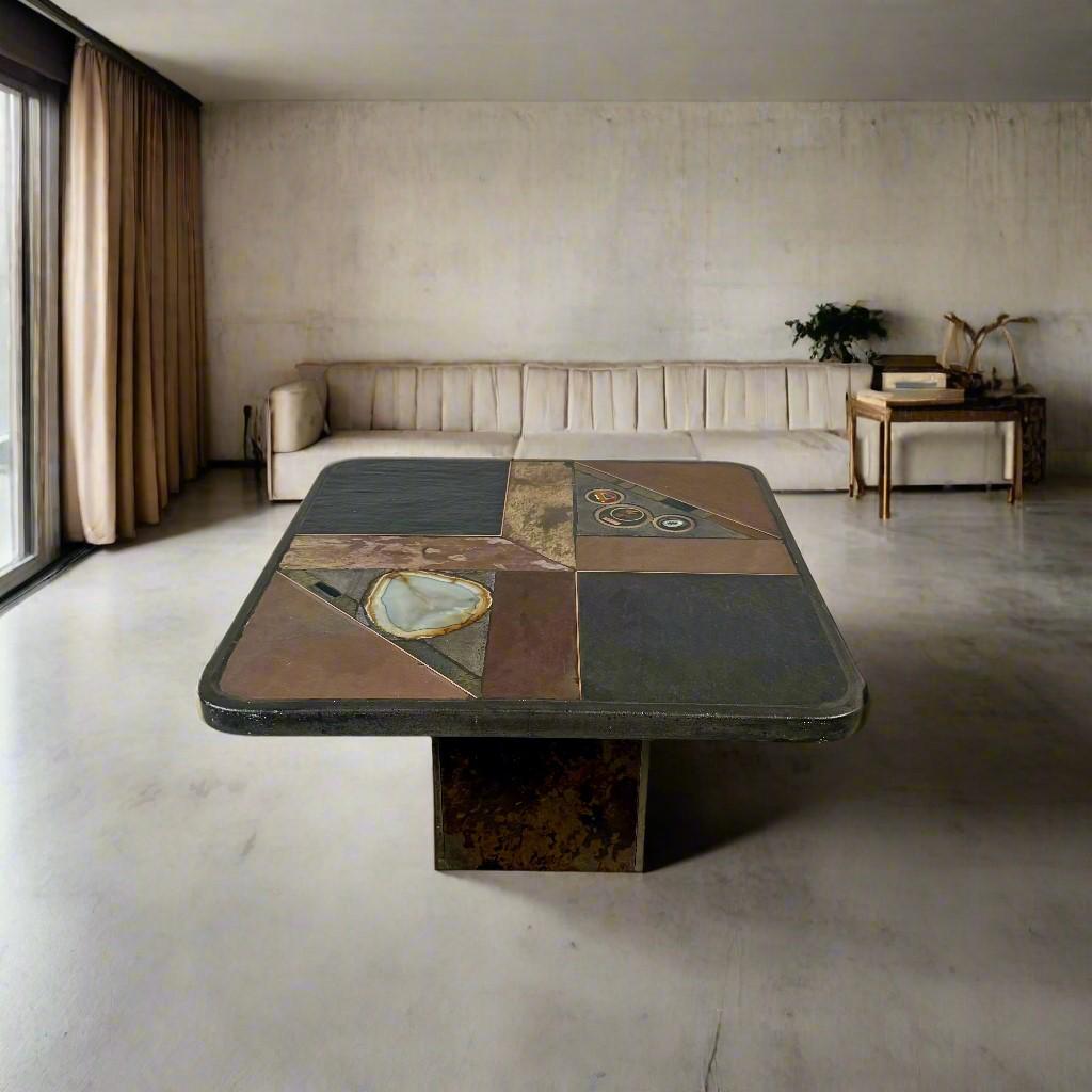 Olandese Tavolino brutalista in ardesia, pietra e ottone di Studio A. 1980 in vendita