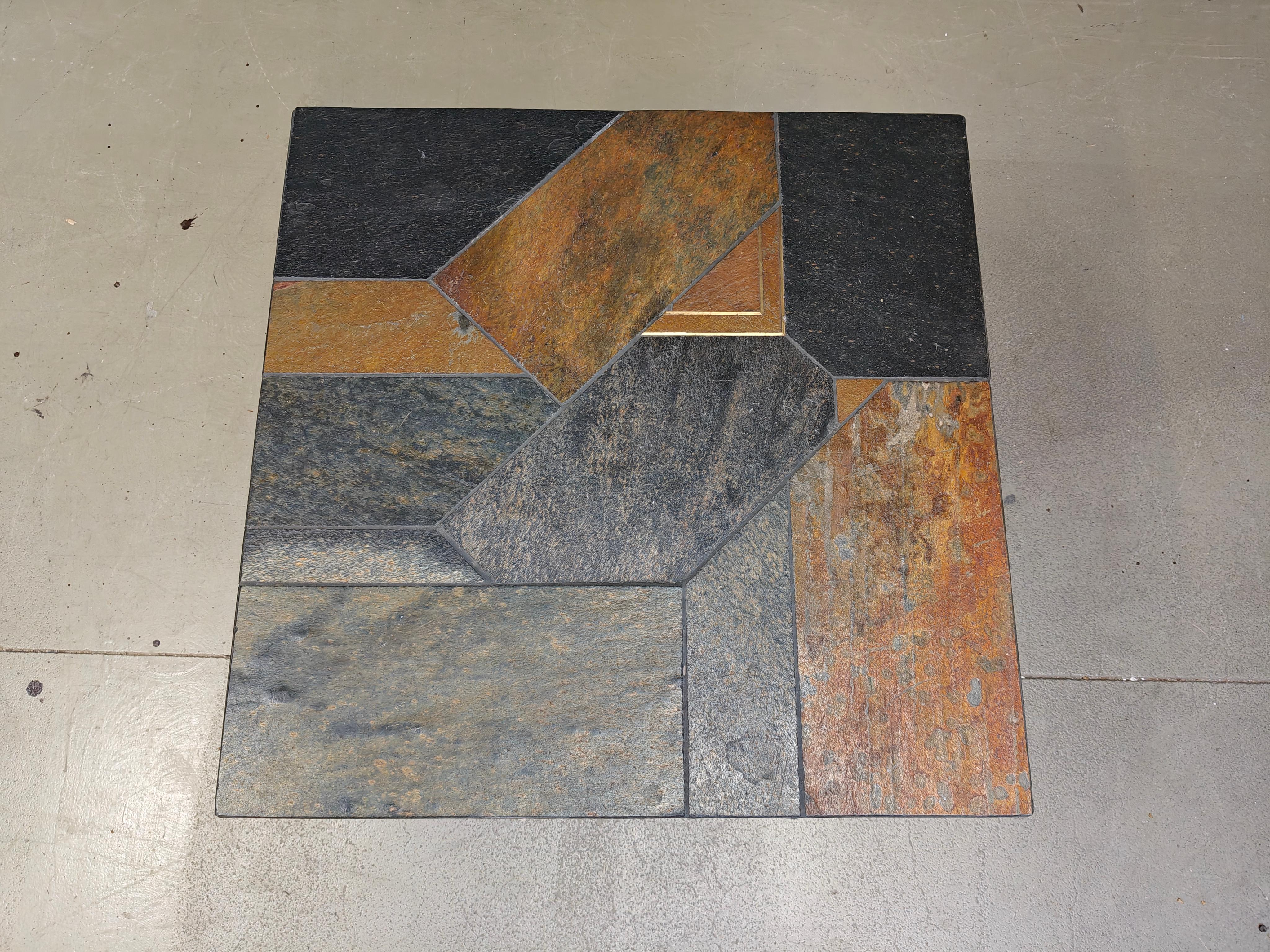 Brutalist slate and natural stone top coffee table mounted an an equally beautiful stone base.

Good condition.

1980s - Germany

Height: 48cm
Width x depth: 70cm

Ref.: 25090808

*All images are always part of the description, our vintage items