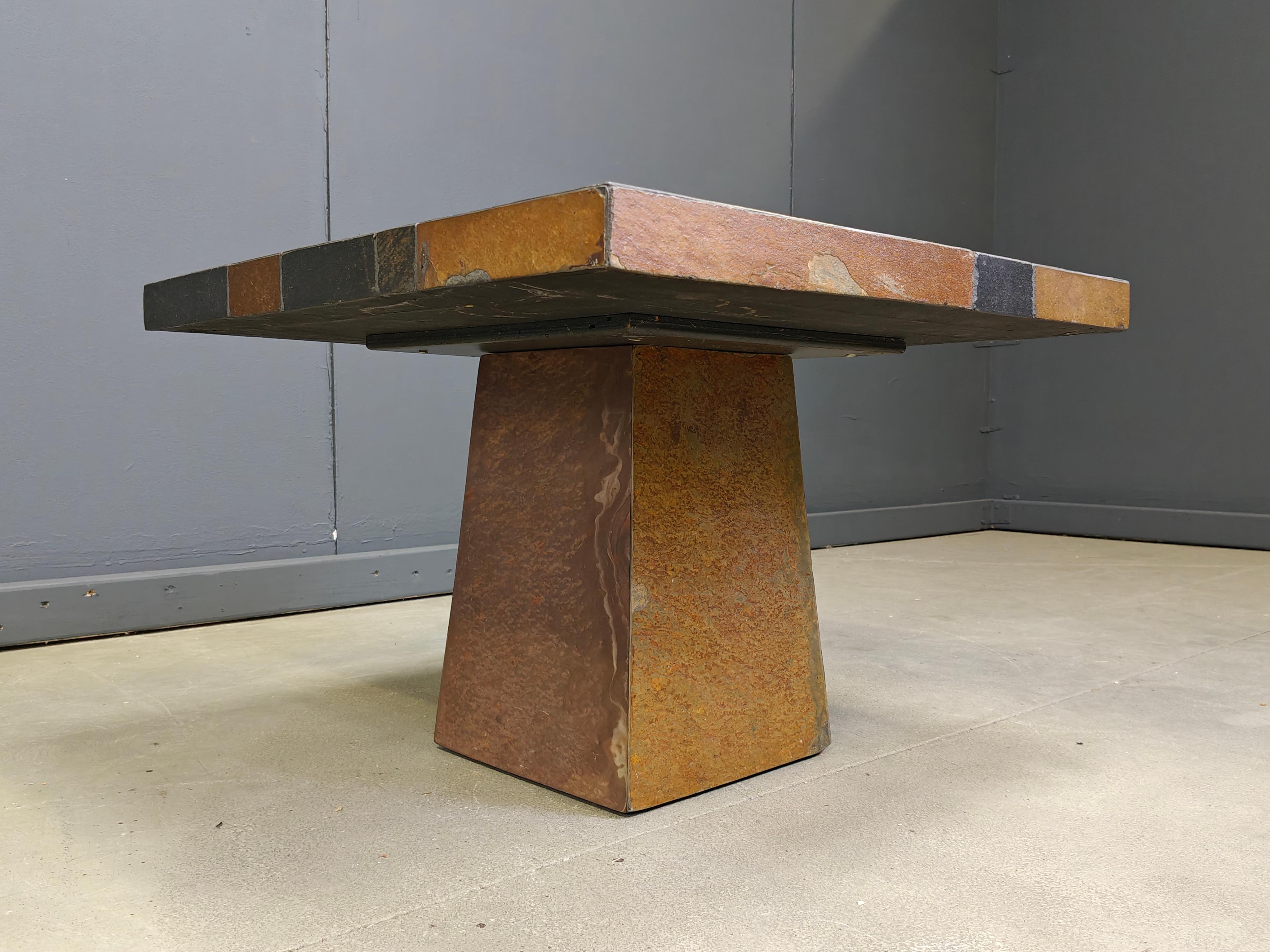 Brutalist slate stone coffee table, 1980s In Good Condition For Sale In Leuven, Vlaams Gewest