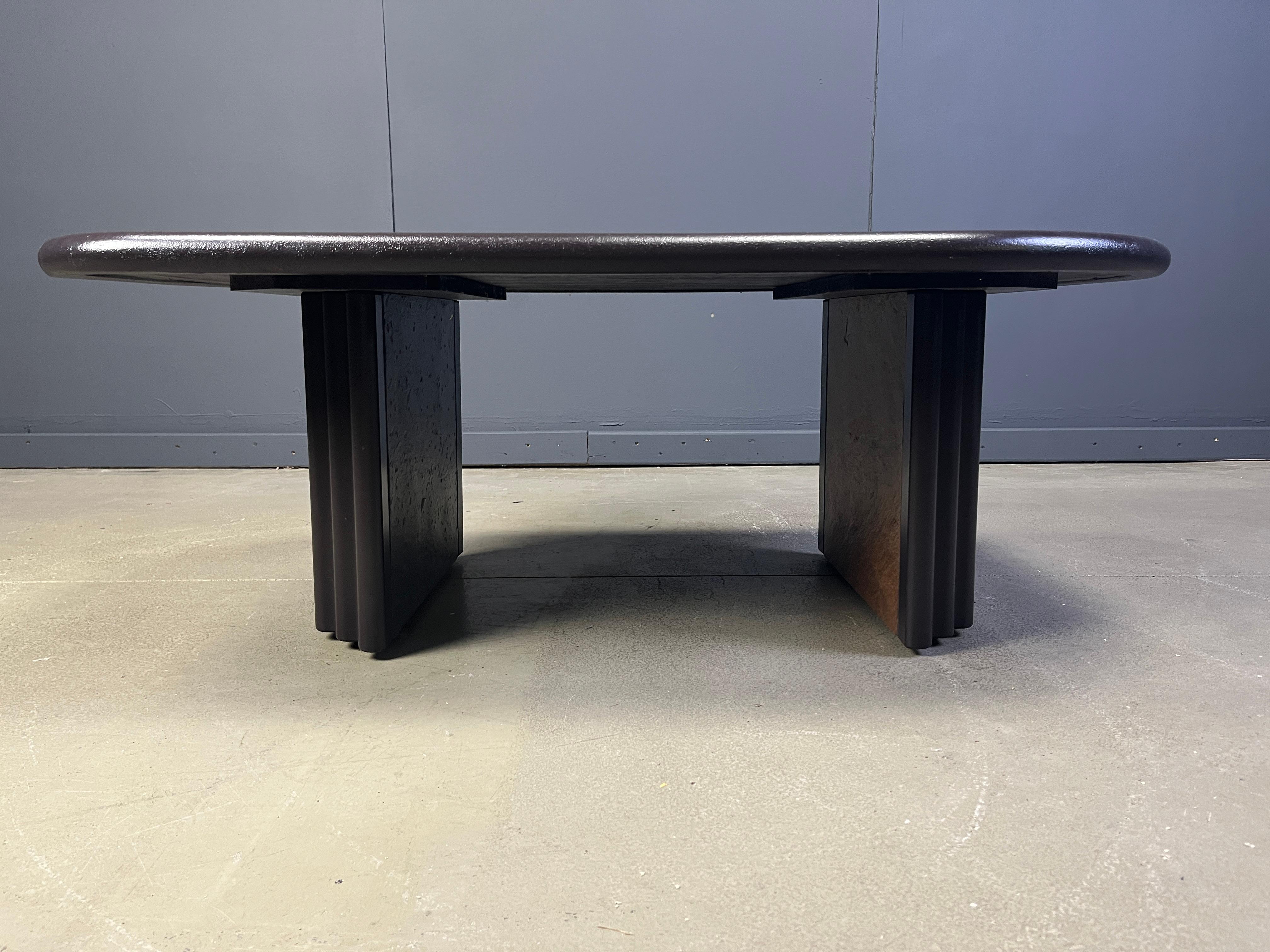 Table basse brutaliste en pierre d'ardoise à la manière de Paul Kingma, années 1970 en vente 4