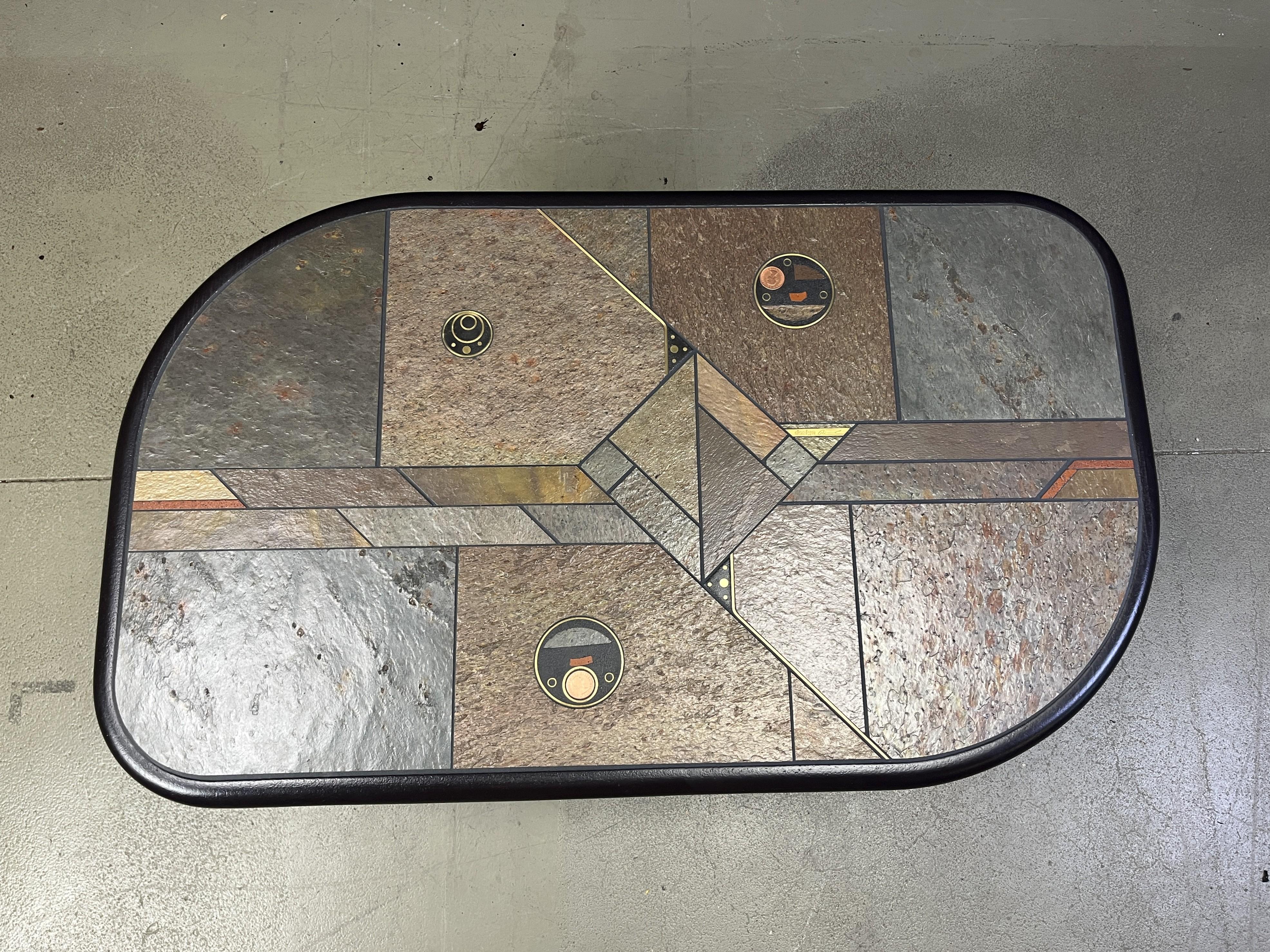 Table basse brutaliste en pierre d'ardoise à la manière de Paul Kingma, années 1970 Bon état - En vente à Leuven, Vlaams Gewest