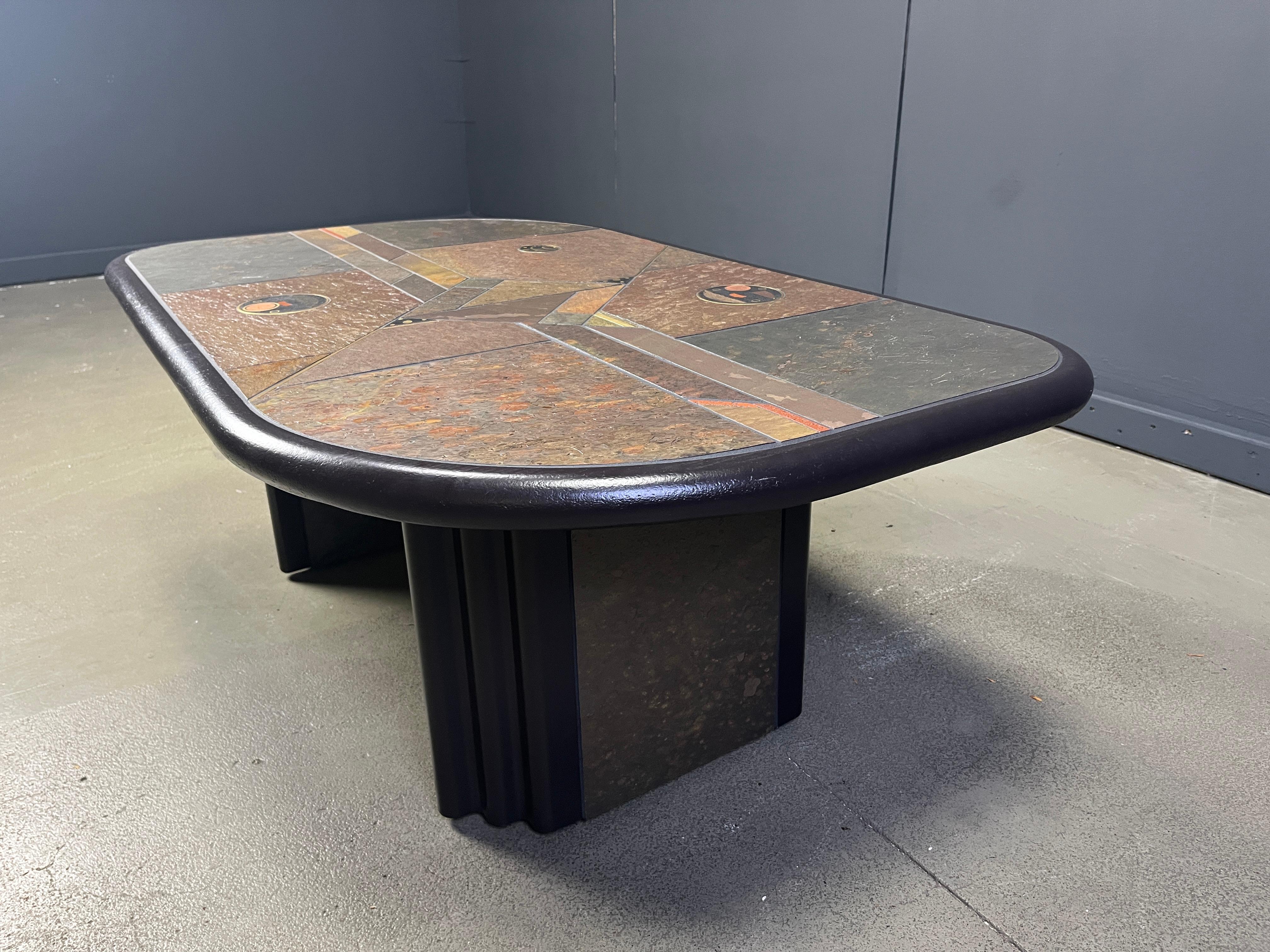 Table basse brutaliste en pierre d'ardoise à la manière de Paul Kingma, années 1970 en vente 2
