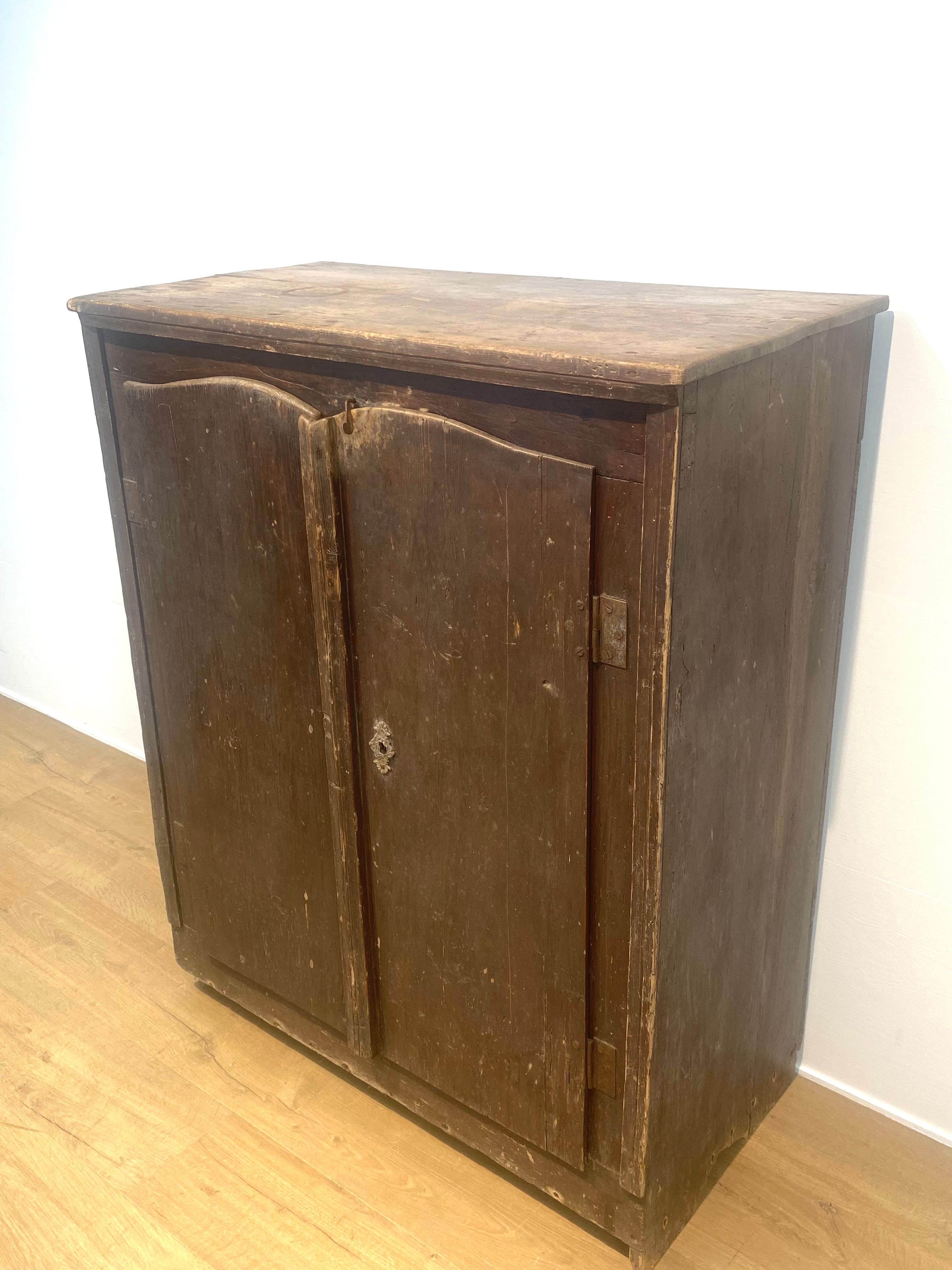 Brutalist, Small Kitchen Cabinet In Fair Condition For Sale In Schellebelle, BE