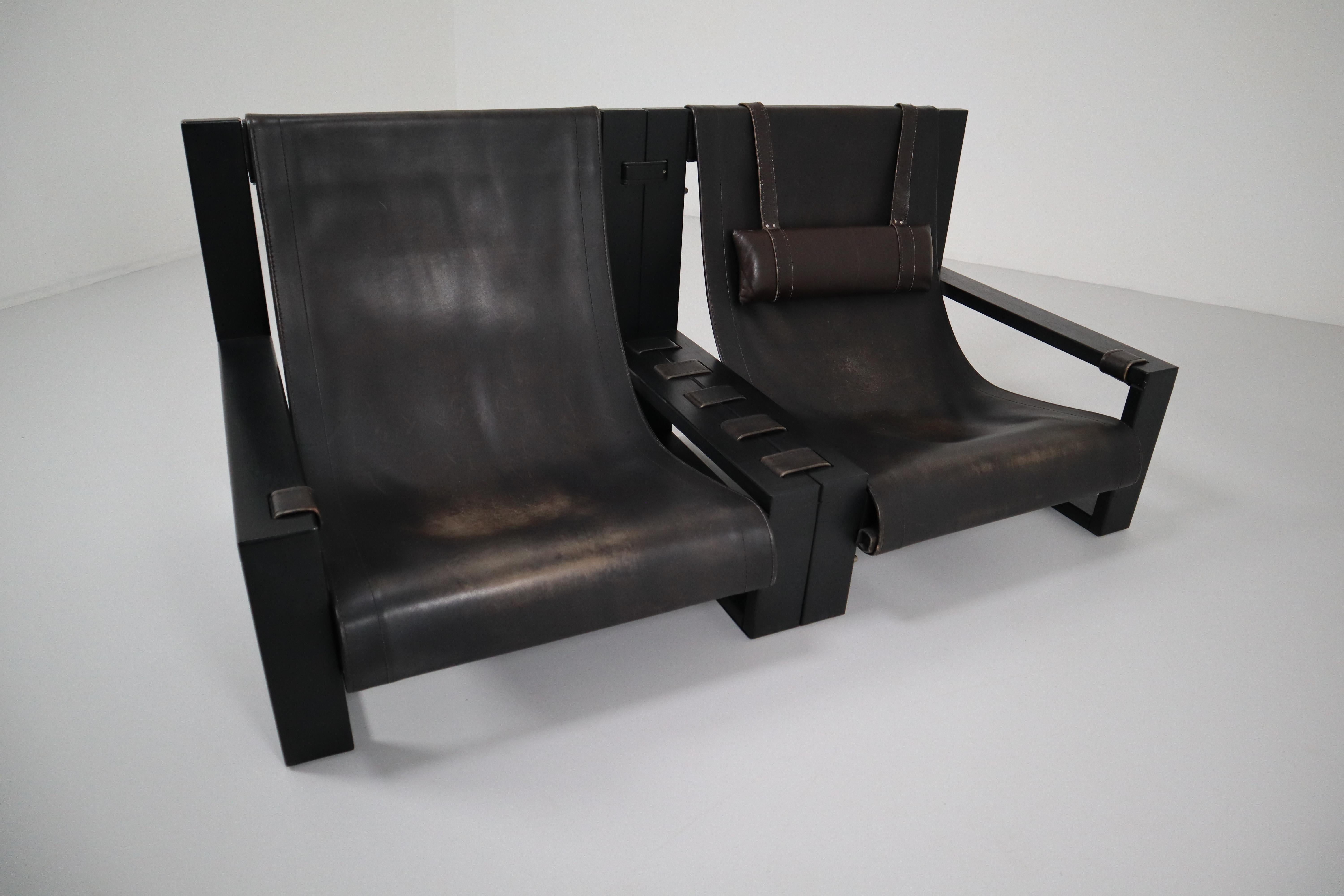 Exceptional and architectural lounge 2-seat sofa -chair designed by Sonja Wasseur, the Netherlands, circa 1970.
She produced her inventive work at her own atelier in Amsterdam for only a short period of time. Her occasional Brutalist lounge chairs