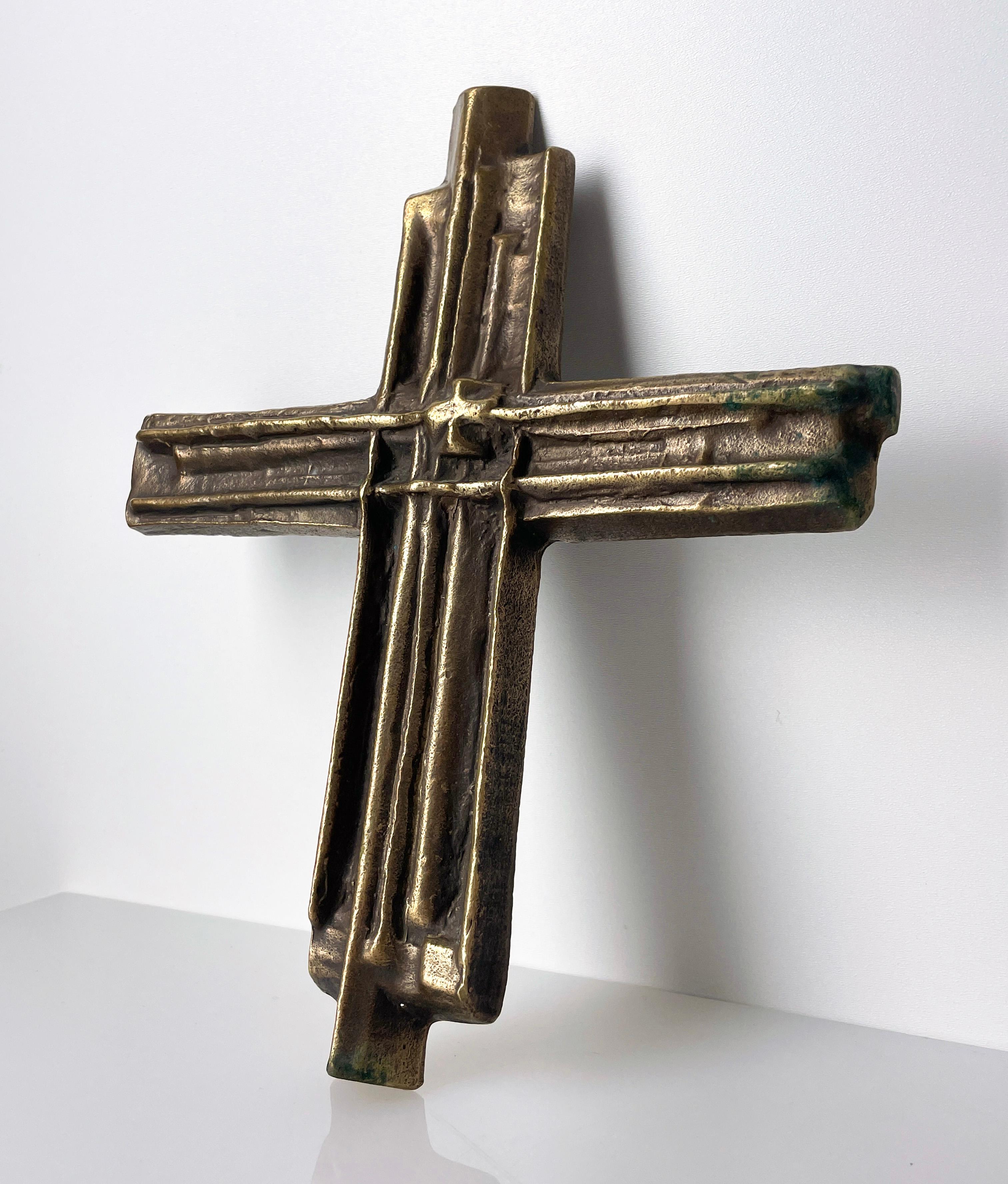 Solid Brass Brutalist Crucifix In Good Condition In Bern, CH
