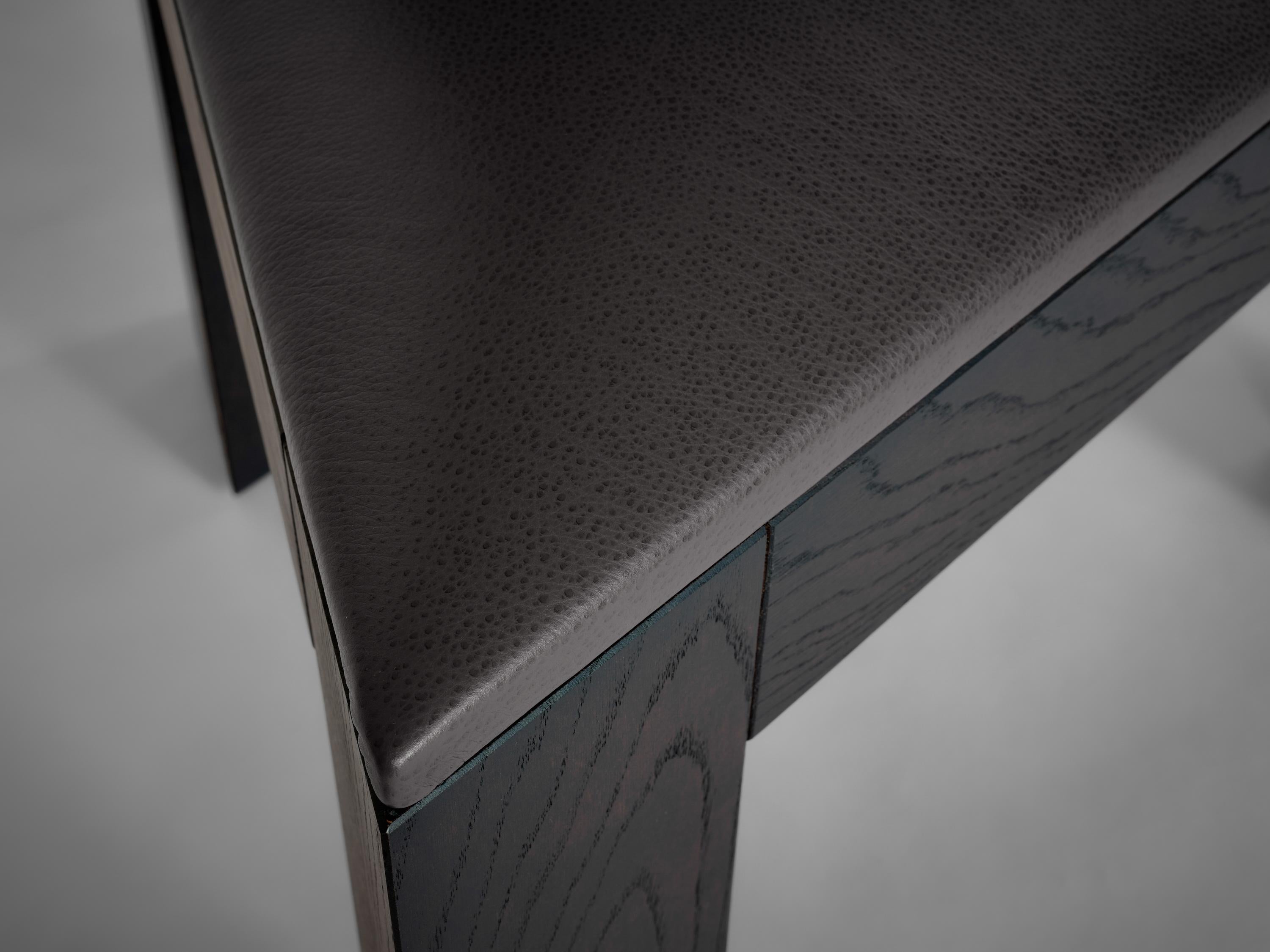 Silla Trigon Brutalista de Roble Marrón Oscuro Macizo en venta 2