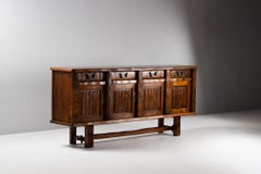 Aparador brutalista de olmo macizo de Olavi Hanninen