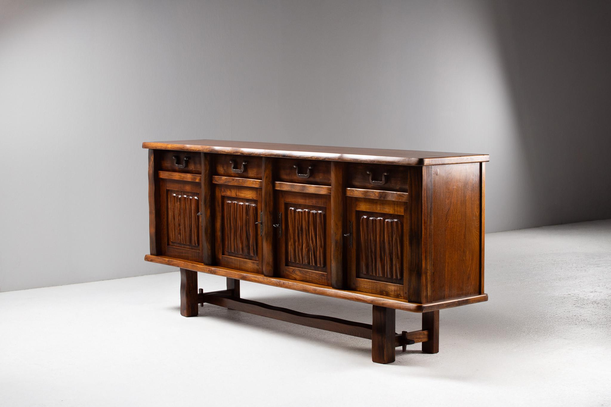 Brutalistisches Sideboard aus massiver Ulme von Olavi Hanninen im Angebot 2