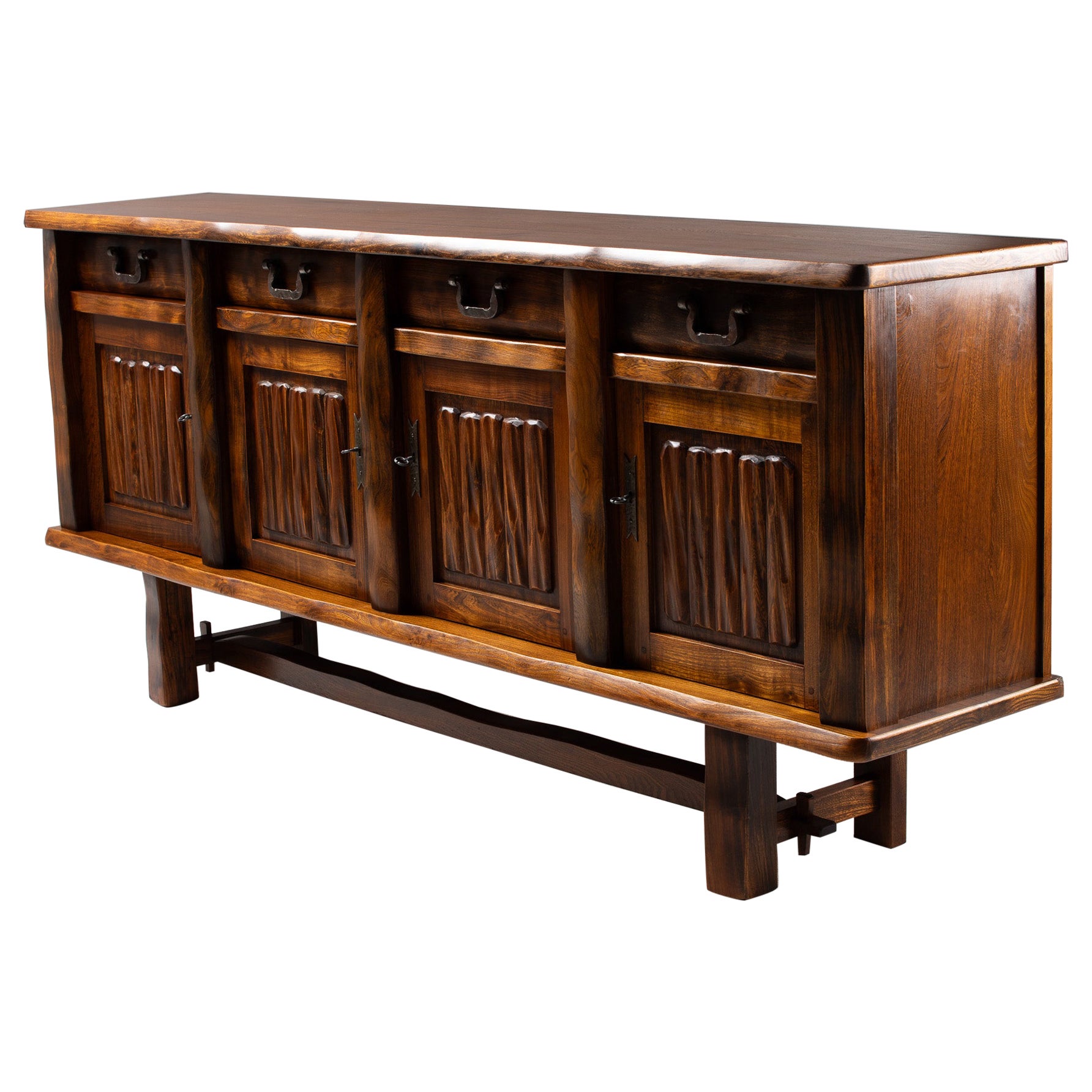 Buffet brutaliste en orme massif par Olavi Hanninen en vente