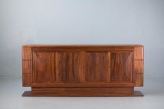 Buffet brutaliste en acajou massif:: France:: années 1940