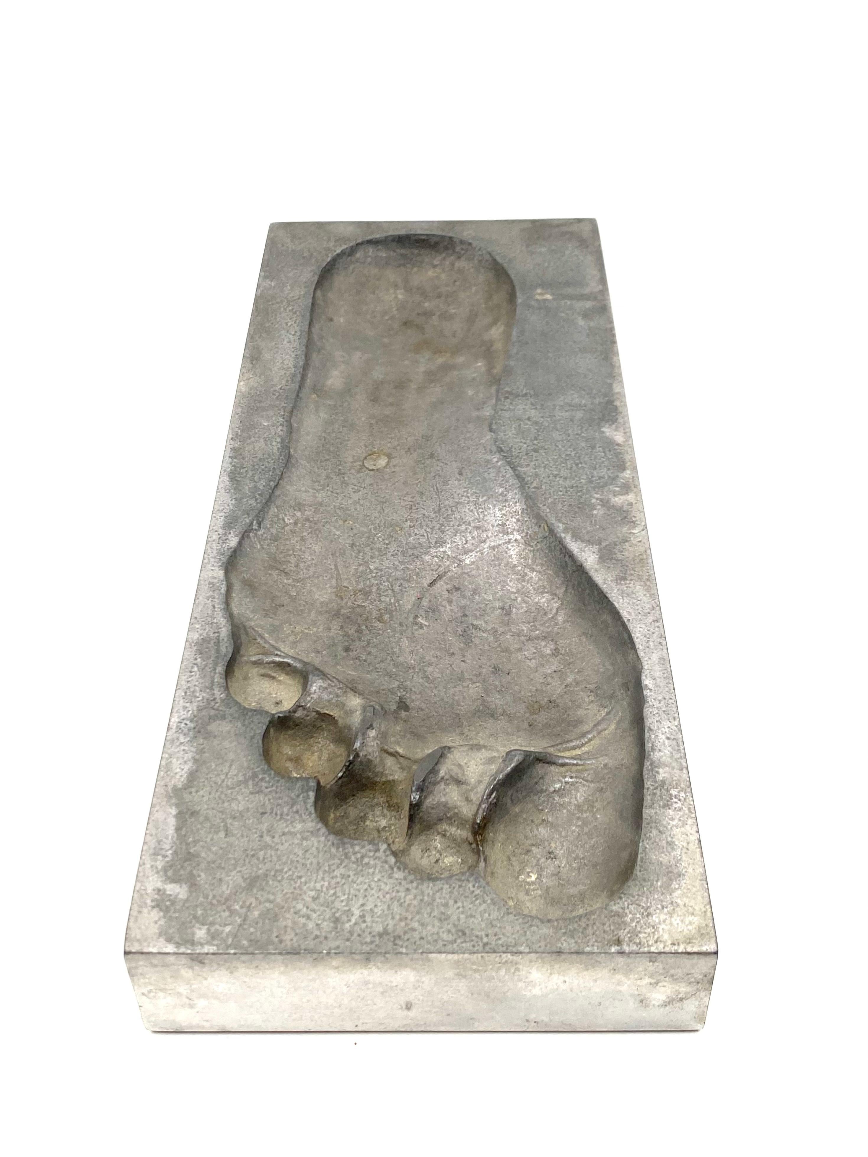 Brutalist Solid Metal Footprint Sculpture, Italy, 1970s In Excellent Condition In Firenze, IT