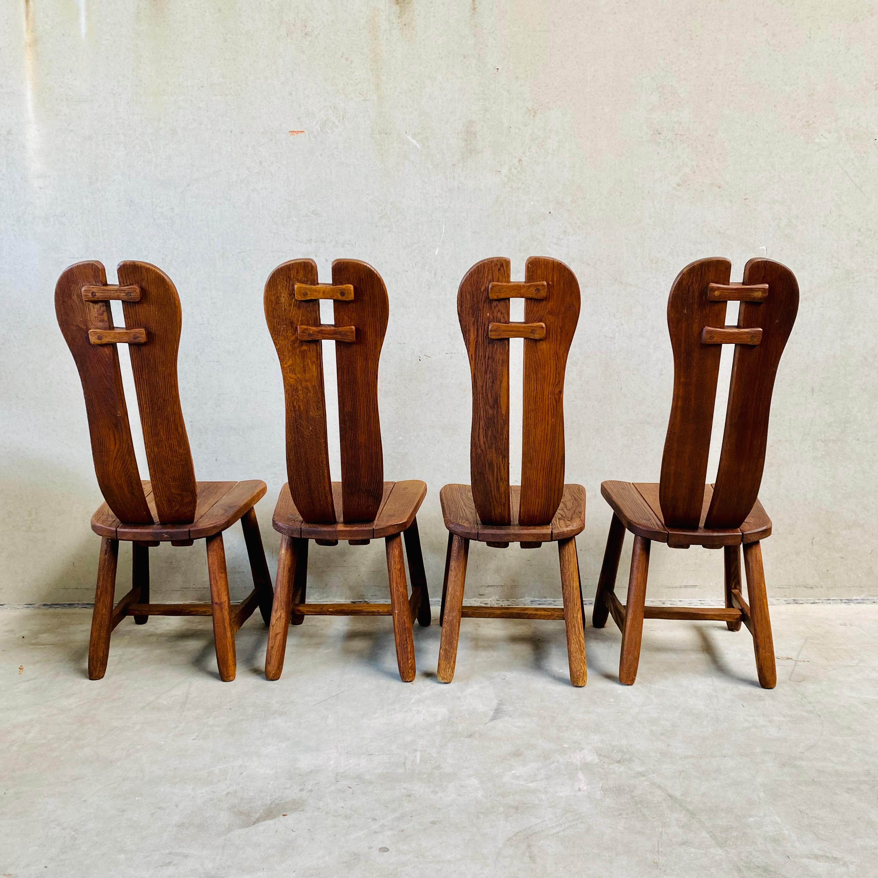 Esszimmerstühle aus massiver Eiche im Stil des Brutalismus von „Kunstmeubelen De Puydt“, Belgien, 1970er Jahre (Belgisch) im Angebot