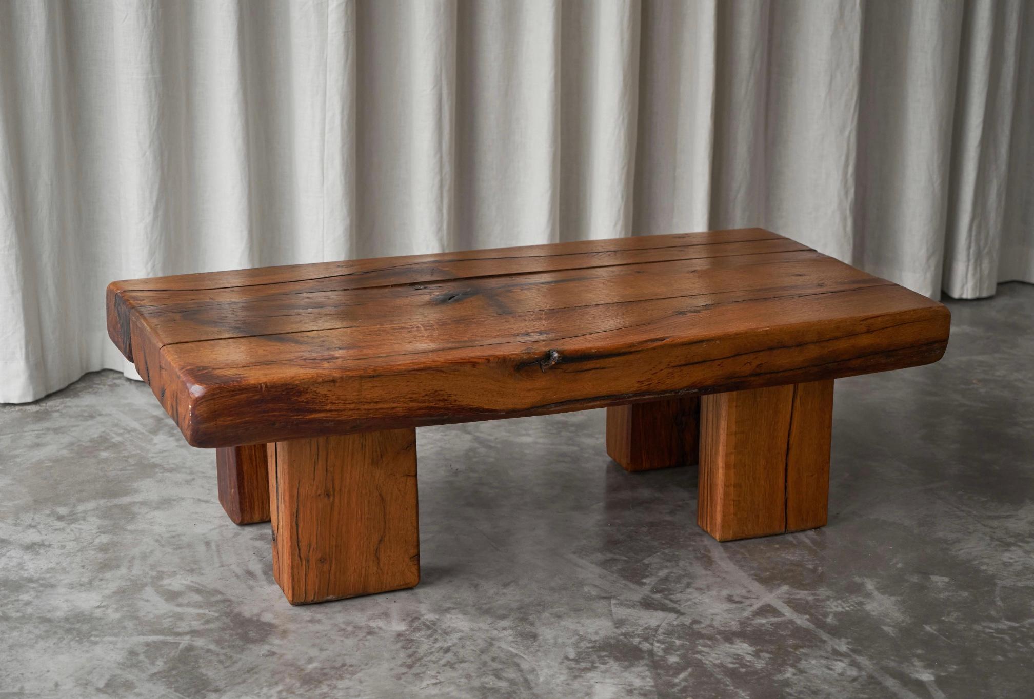 XX secolo Tavolino brutalista in legno massiccio di Oak, Europa, anni '70 in vendita