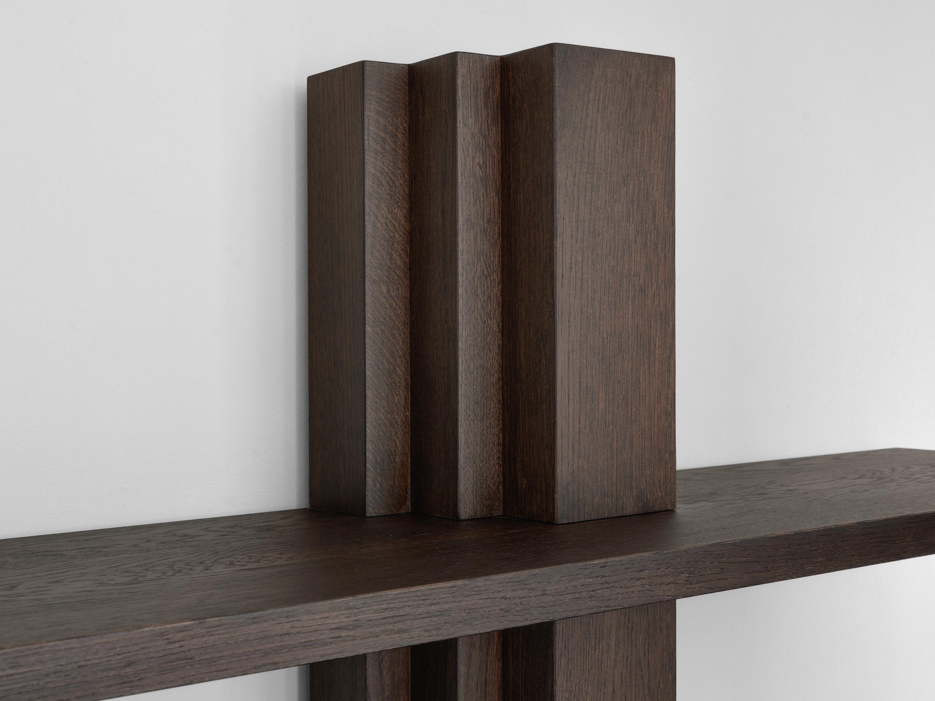 Brutalistische Eichenholz-Bibliothèque - Brut von Mokko (Brutalismus) im Angebot