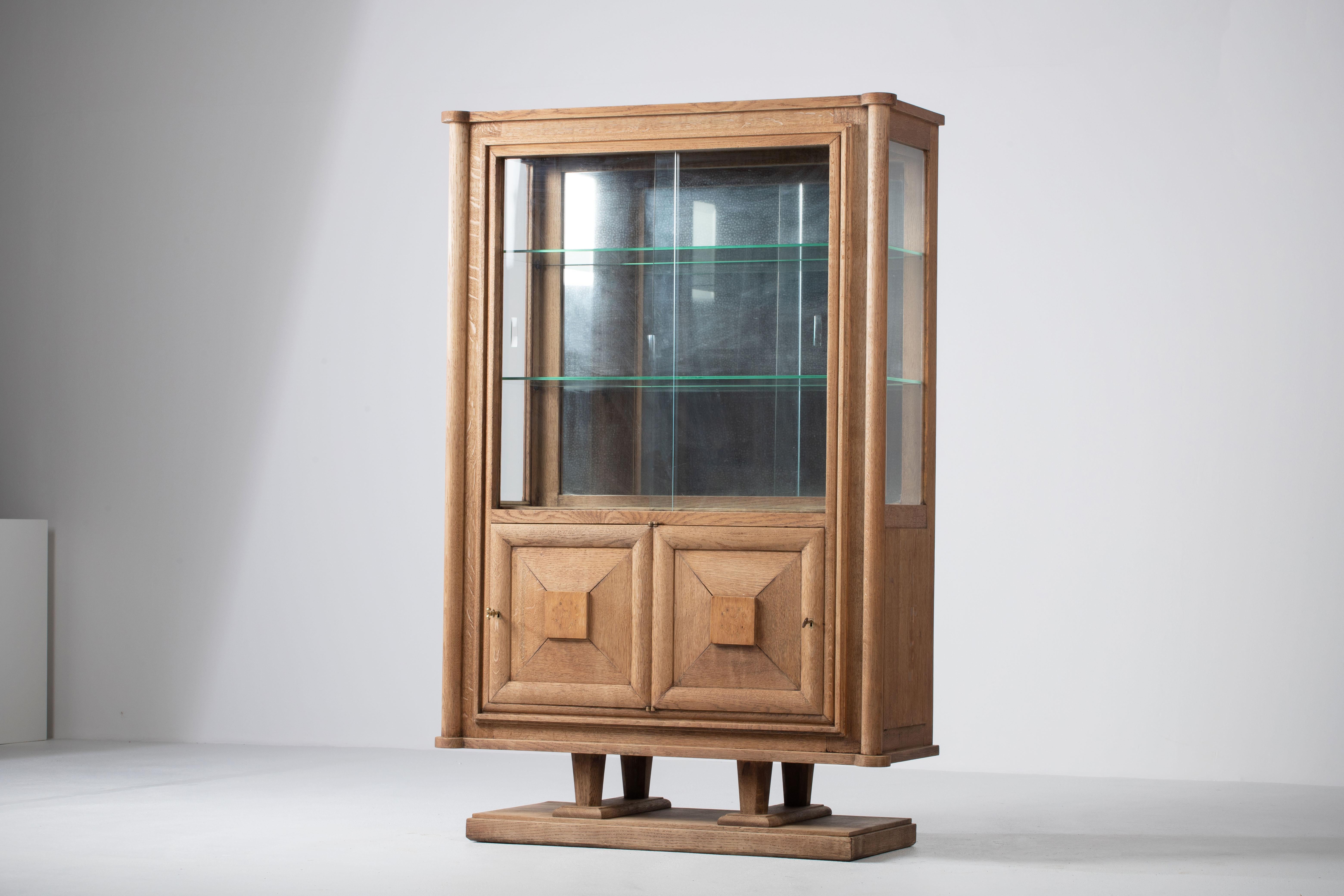 Brutalist Solid Oak Cabinet, France, 1940s In Good Condition For Sale In Wiesbaden, DE