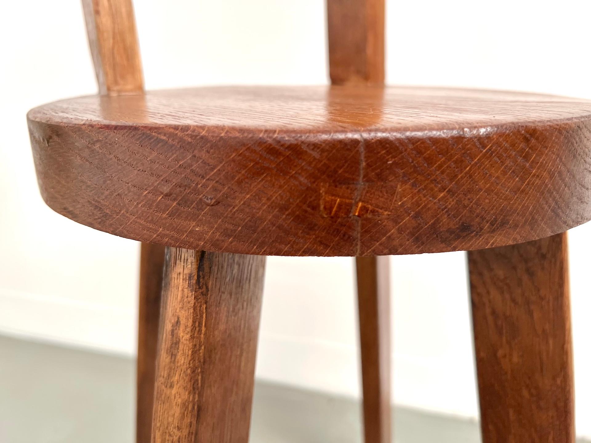 Brutalist Solid Oak Chair, France 1950s Roble en venta