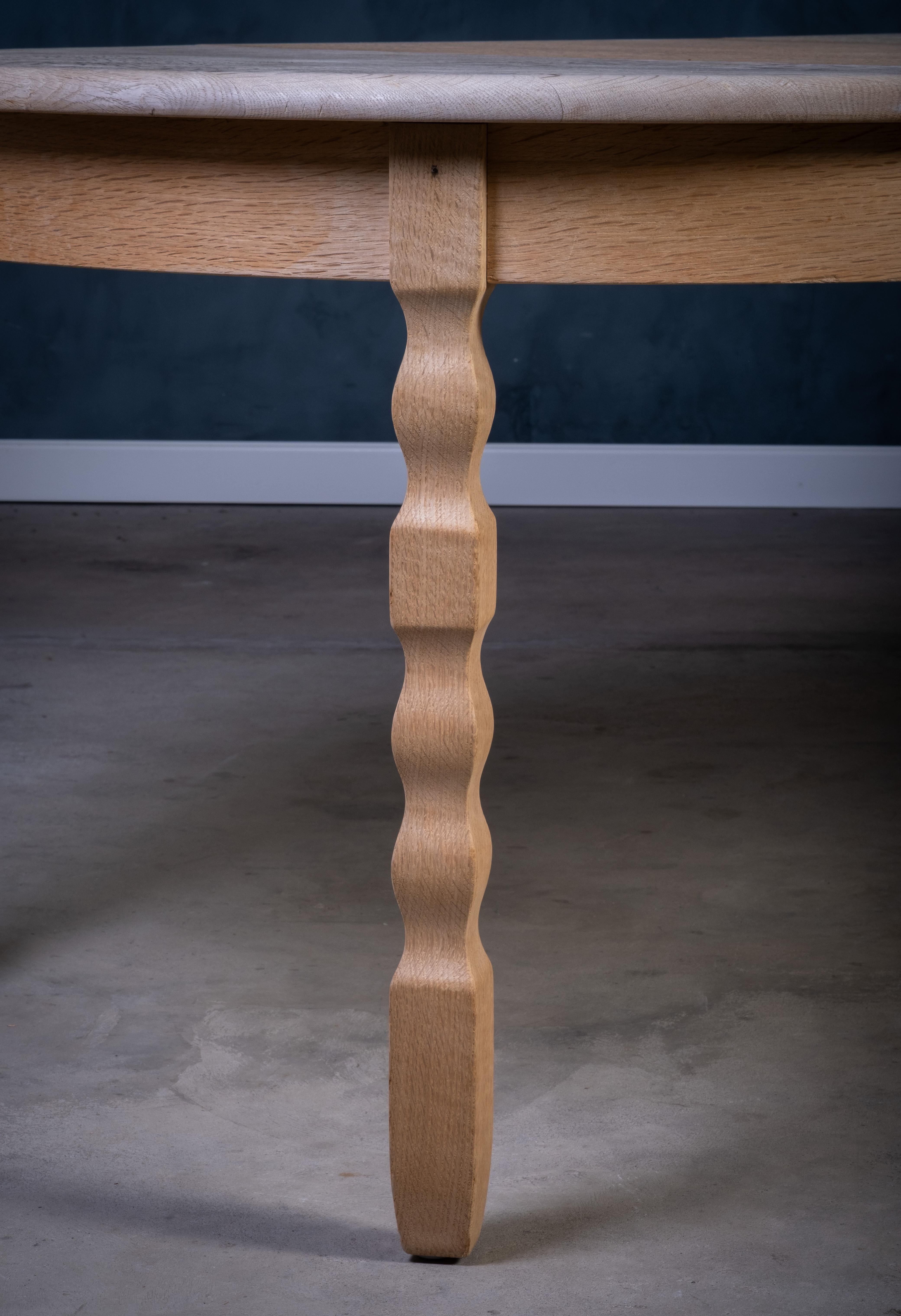 Brutalist Solid Oak Dining Table by Henning Kjærnulf, 1970s en vente 5