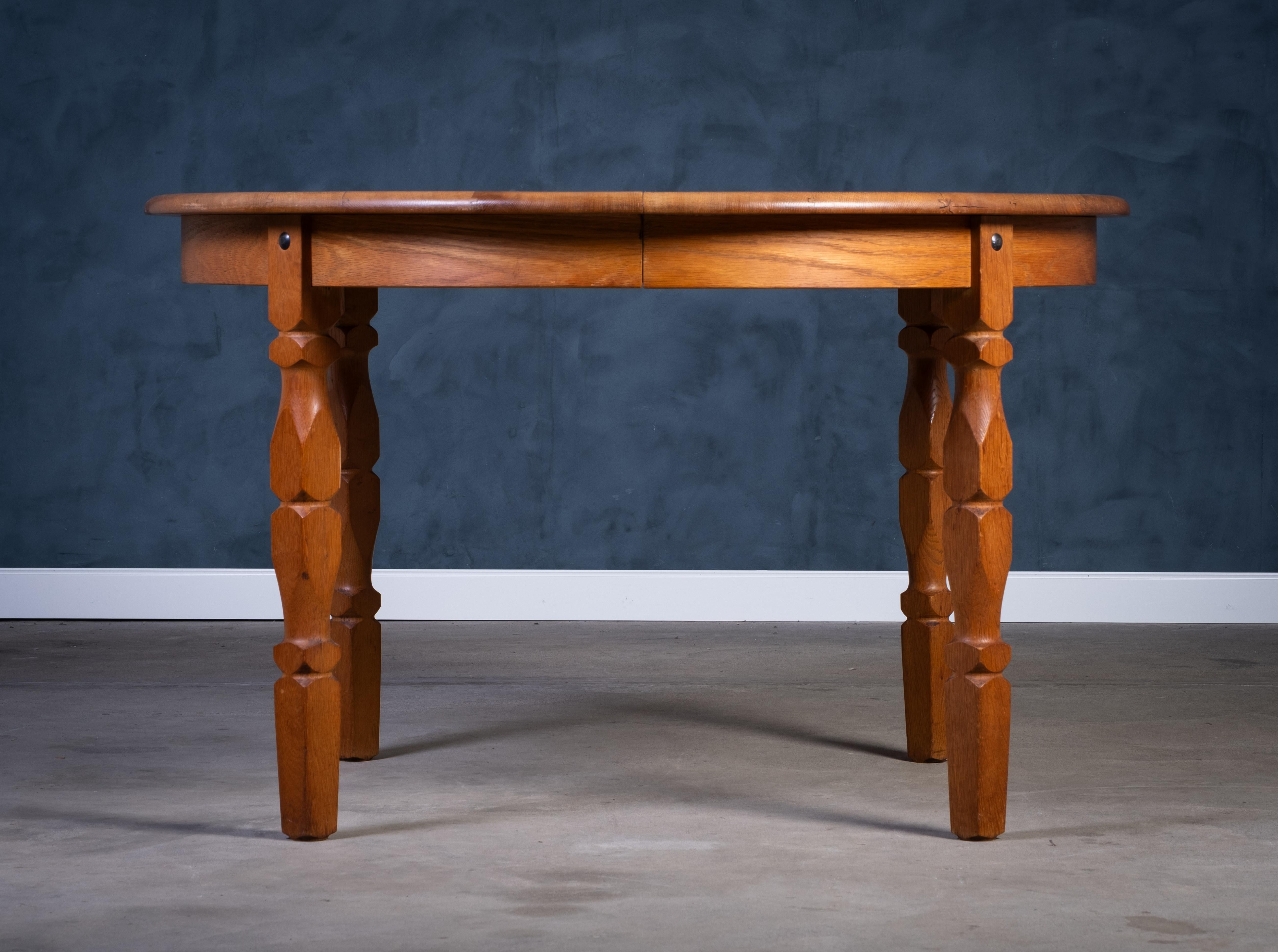 Danois Brutalist Solid Oak Dining Table by Henning Kjærnulf, 1970s en vente
