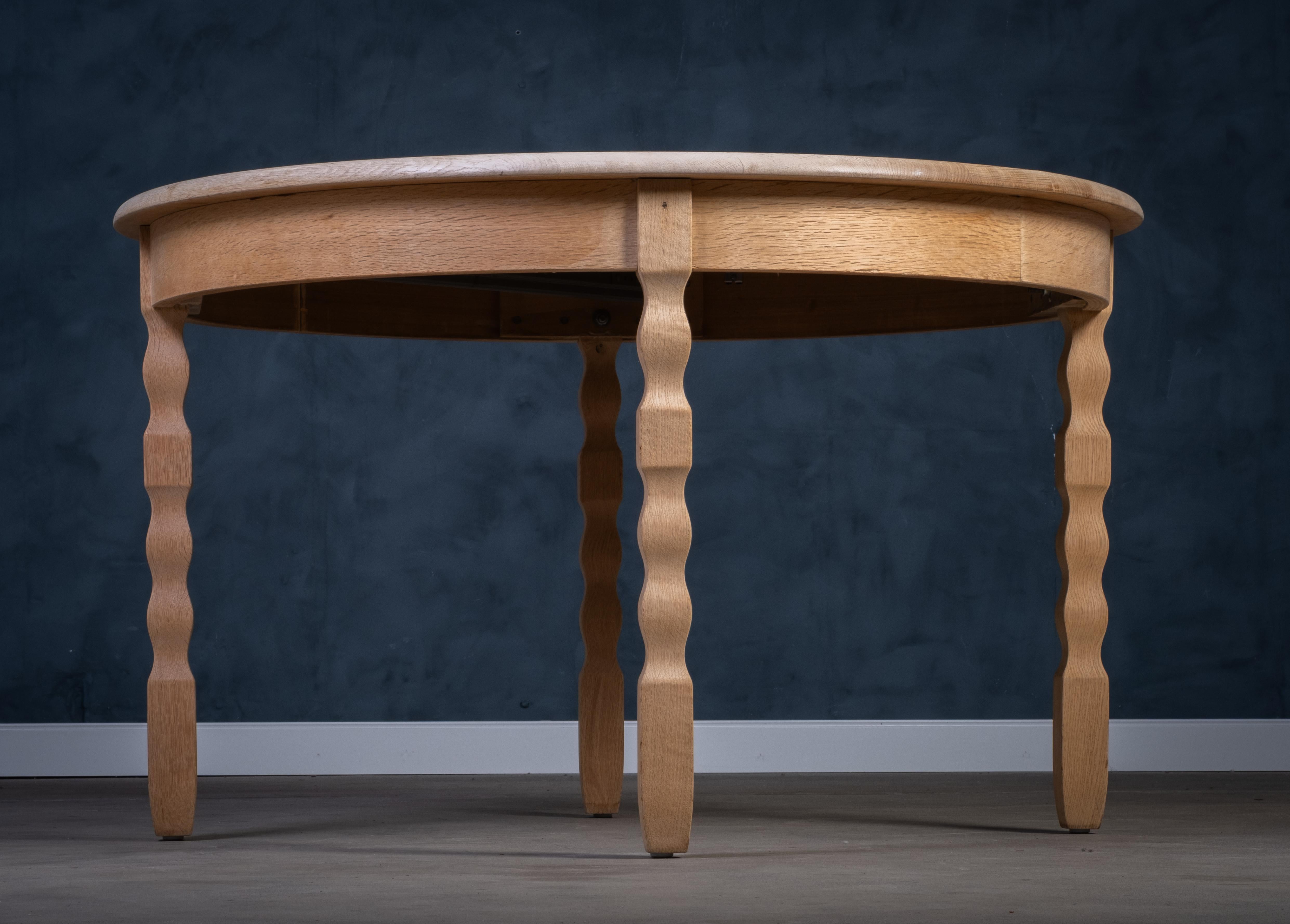 Danois Brutalist Solid Oak Dining Table by Henning Kjærnulf, 1970s en vente