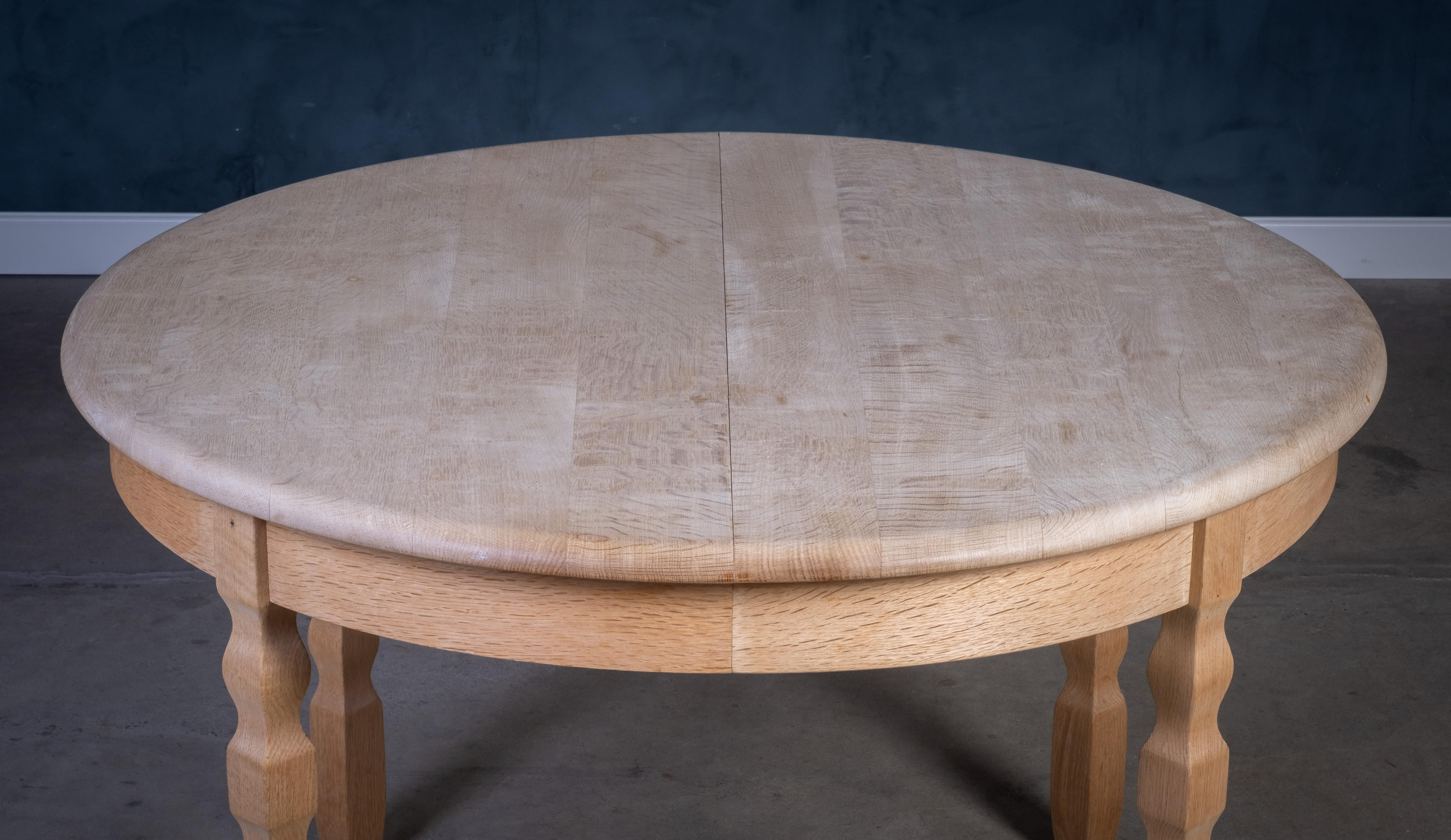 Chêne Brutalist Solid Oak Dining Table by Henning Kjærnulf, 1970s en vente